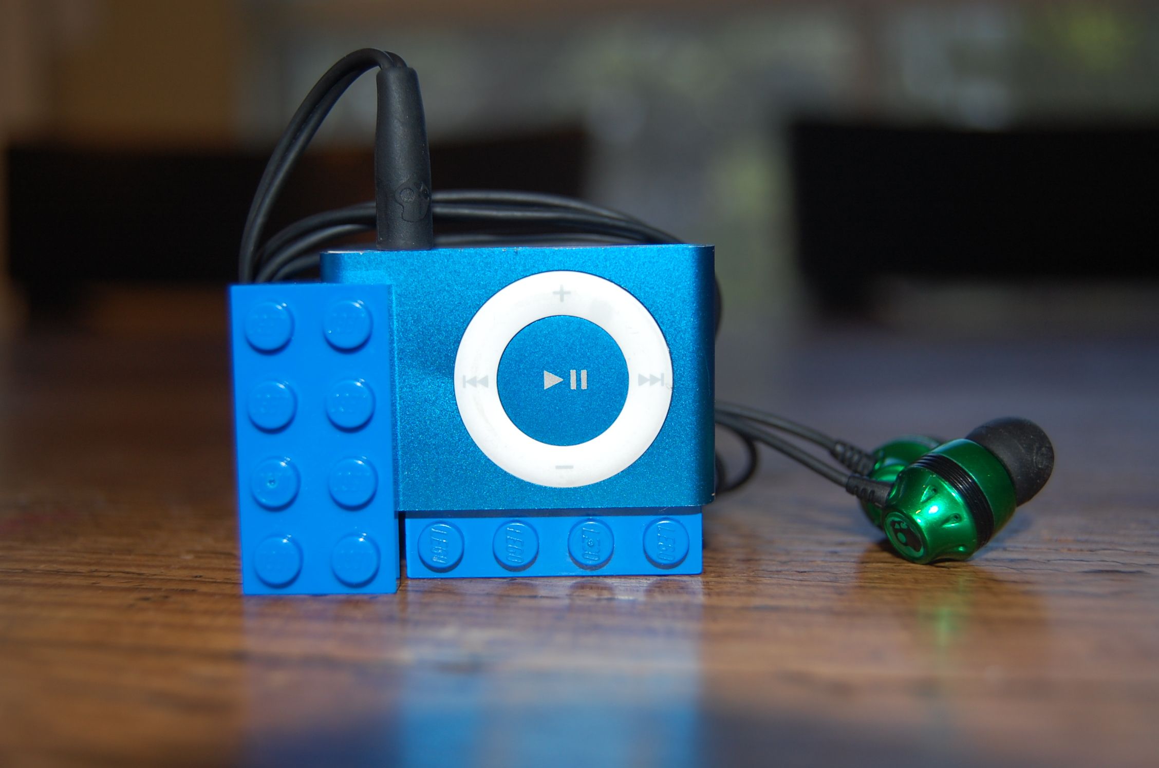 DIY guide for How to Make a Lego Headphone/ iPod Holder with step-by-step instructions
