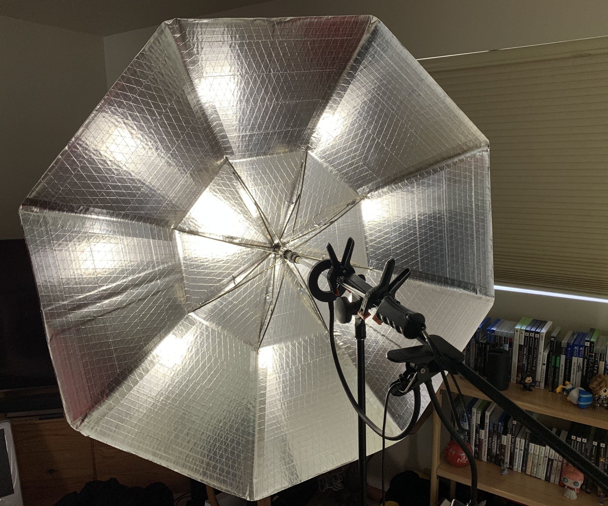DIY Cardboard Umbrella Light for Photography & Film Made From Old