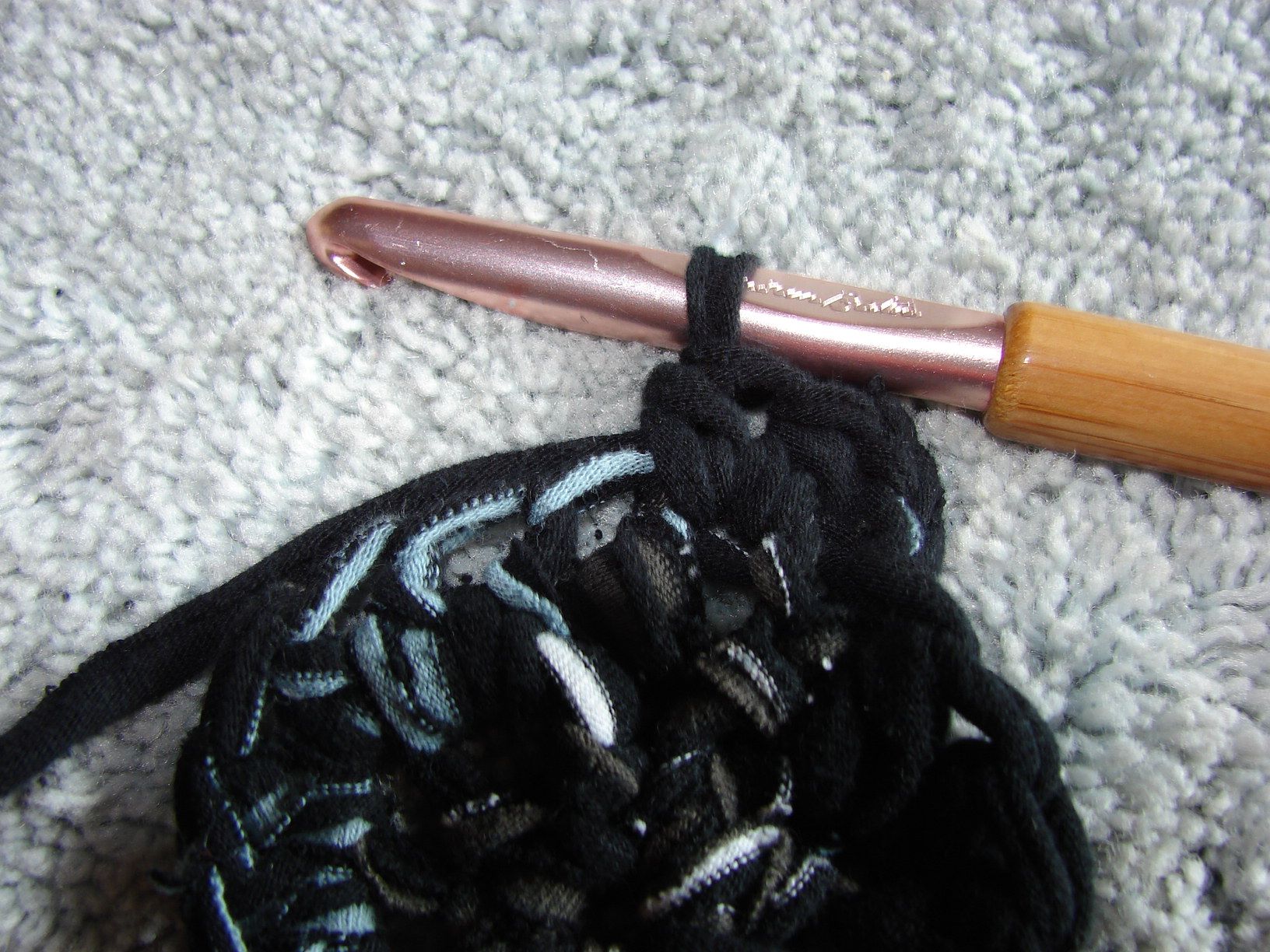 How to Crochet a Basket With Tshirt Yarn 17 Steps Instructables