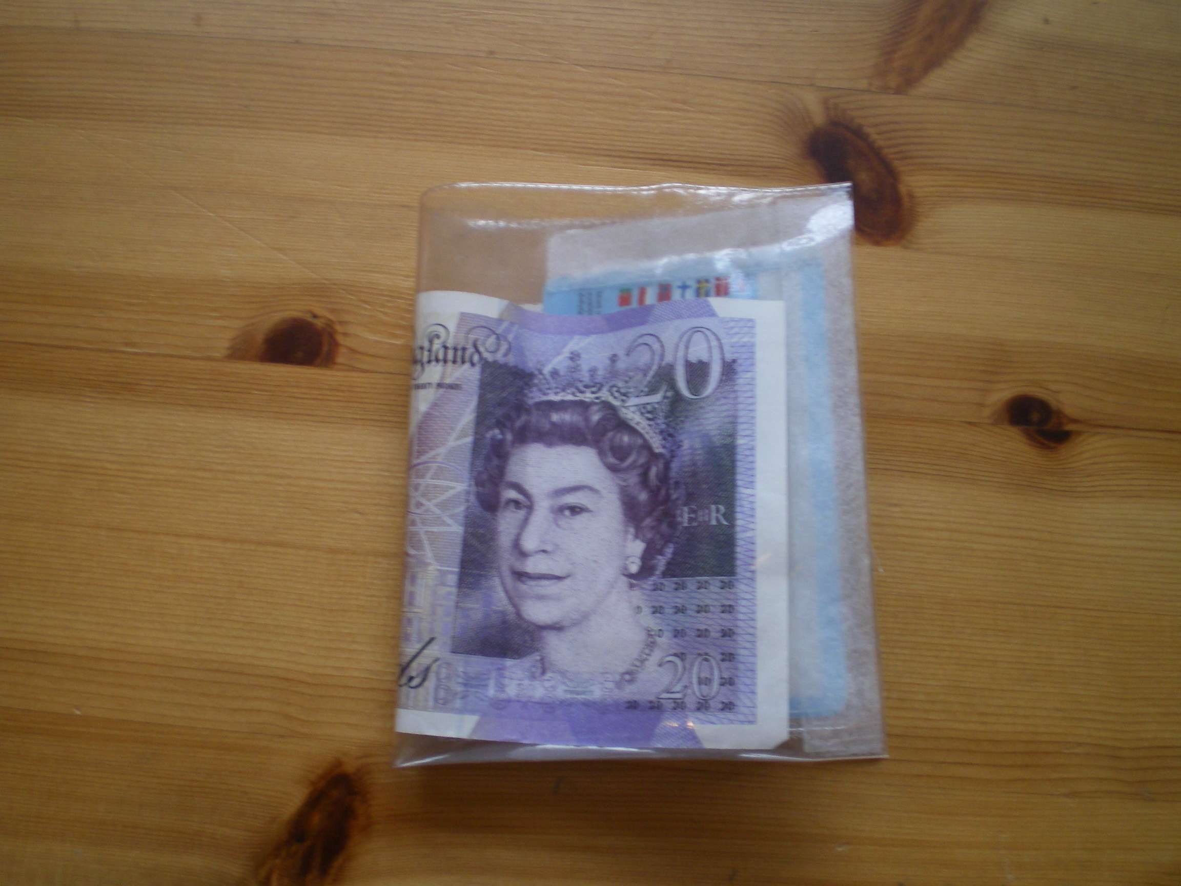 How to make A transprent wallet for less than 50p