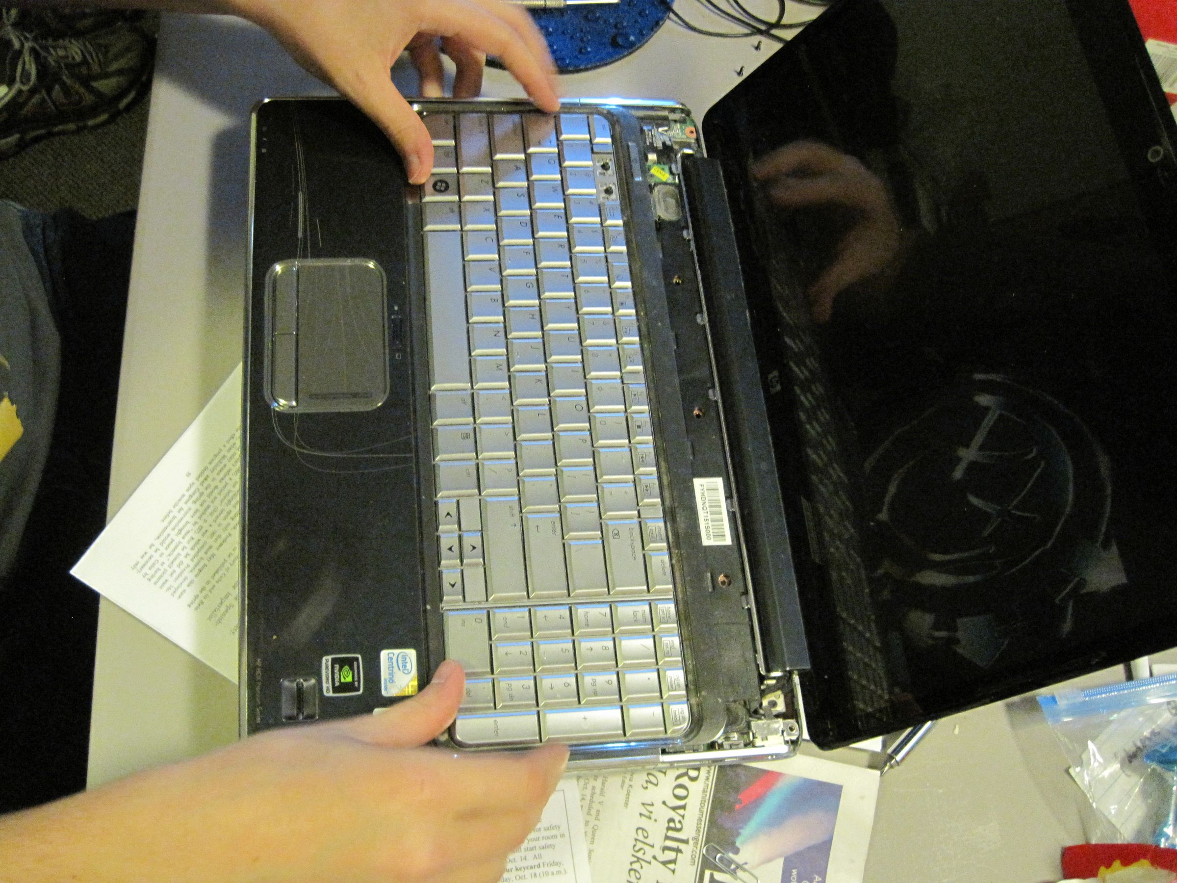 How to Change a Laptop Screen for a HP HDX 16 6 Steps Instructables