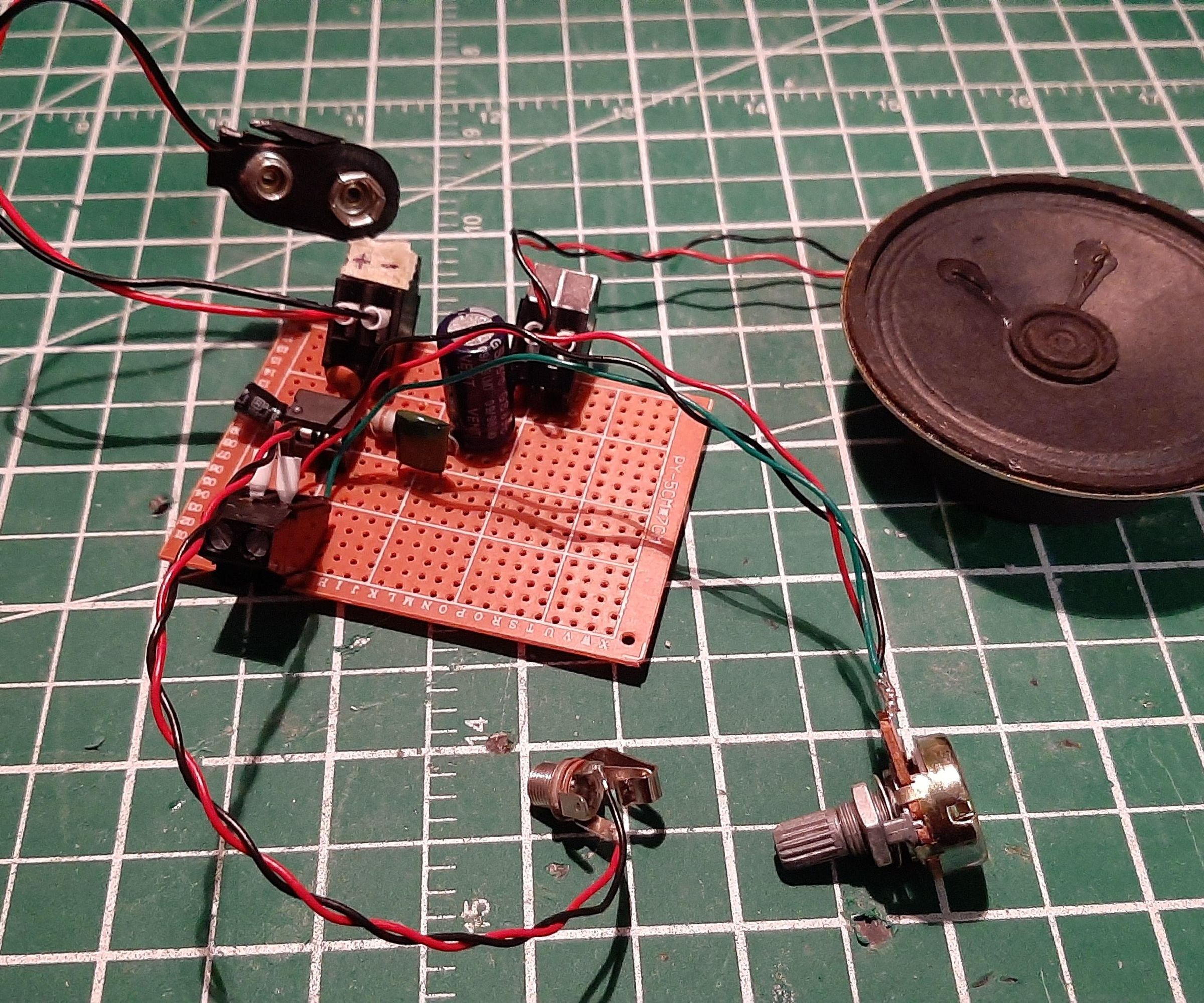 DIY guide for LM386 Small Amplifier with step-by-step instructions
