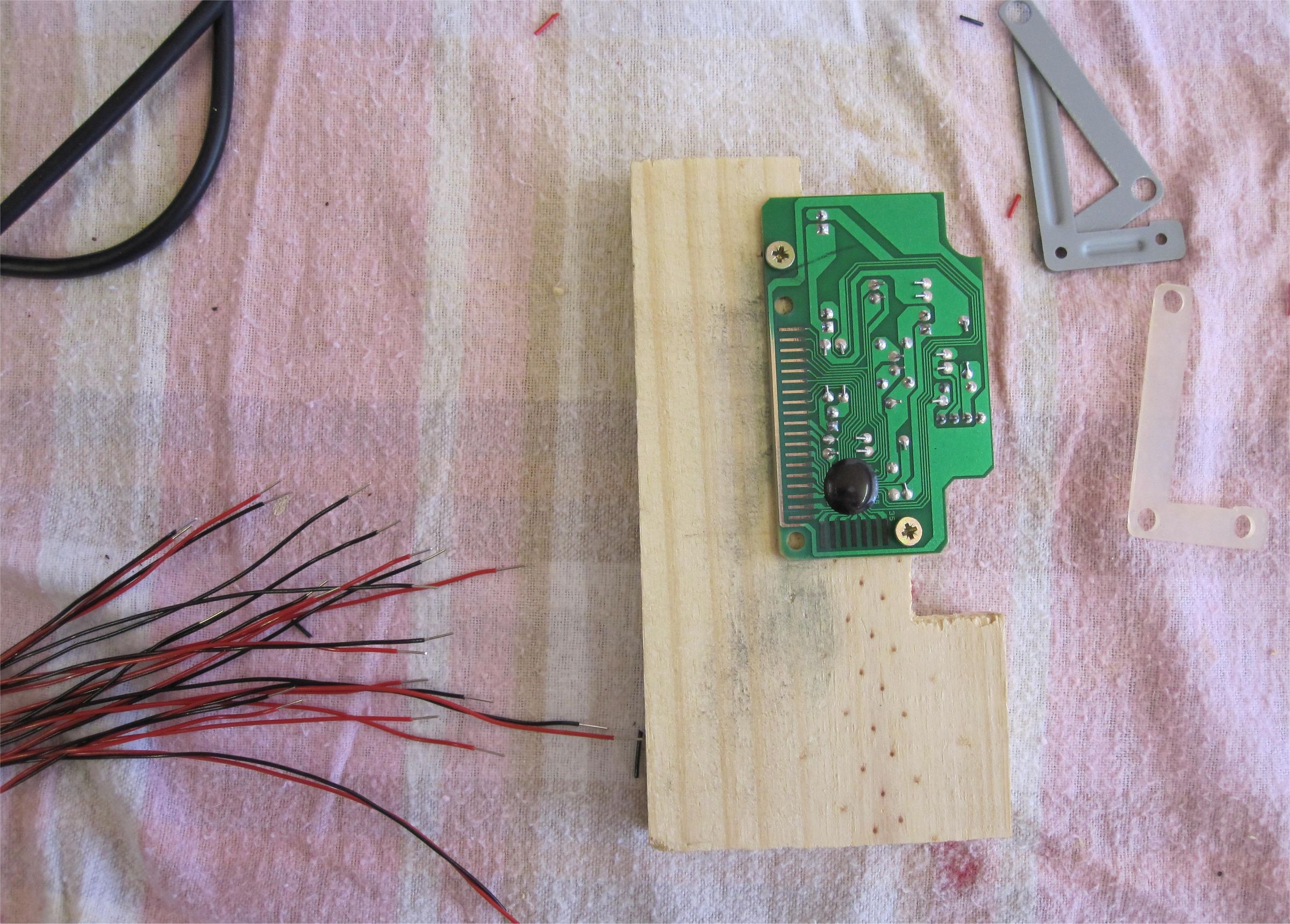 DIY Keyboard Controller for MAME and Virtual Pinball 4 Steps (with