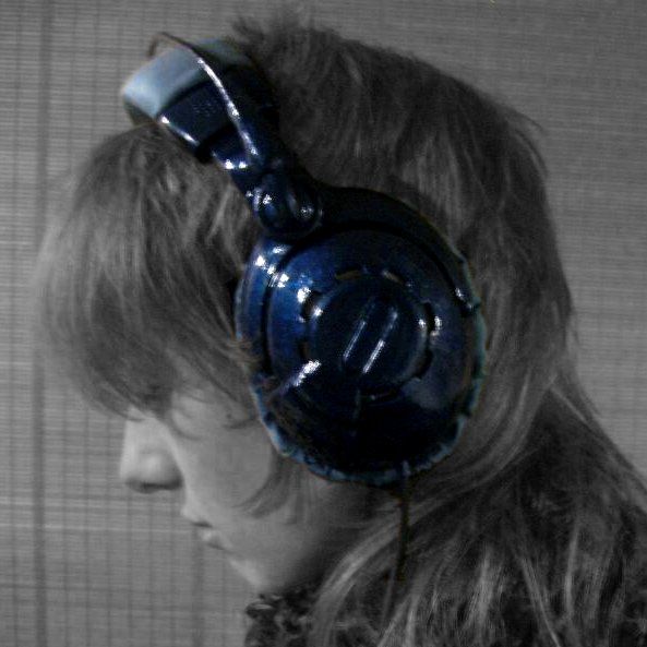 Headphones Makeover With Paint and Fabric Instructables