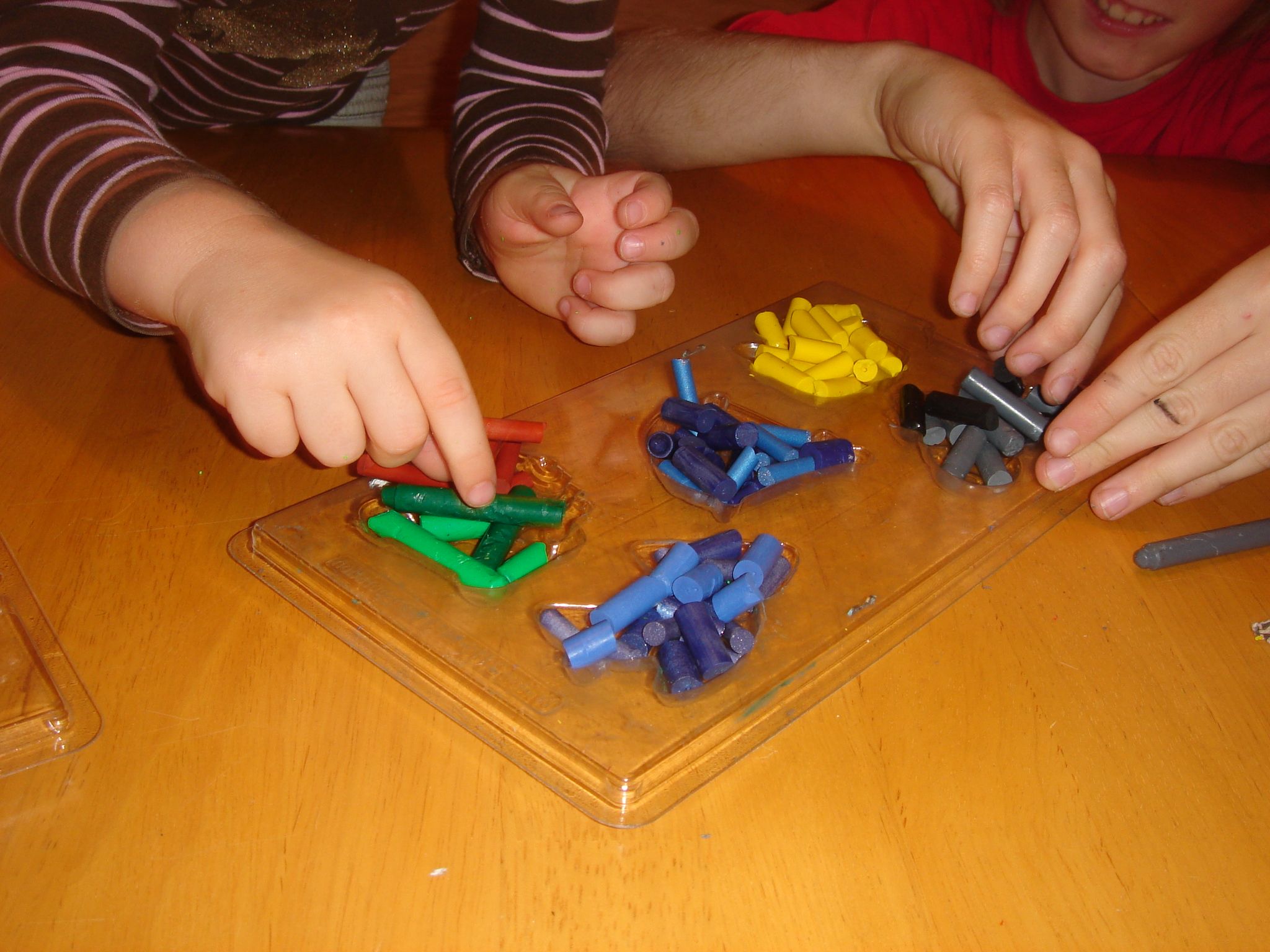 Howto Recycle Those Crayon Stubs Into a Swell Homemade Gift 11 Steps