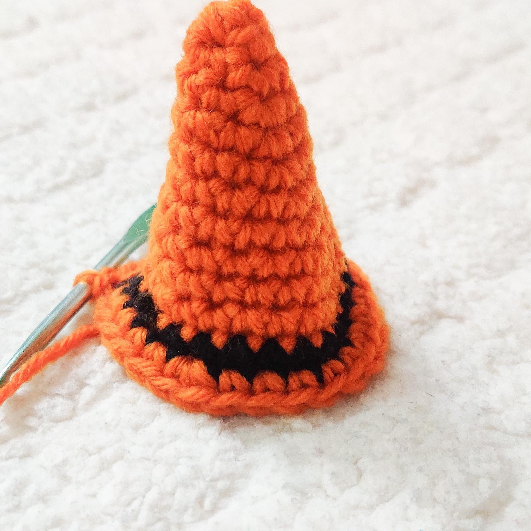Halloween Mini Crochet Witch Hat : 12 