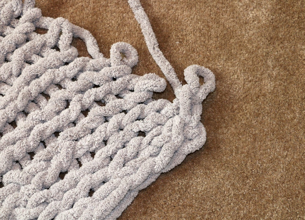 Easy Chunky Hand Knitted Blanket In One Hour 9 Steps With Pictures Instructables