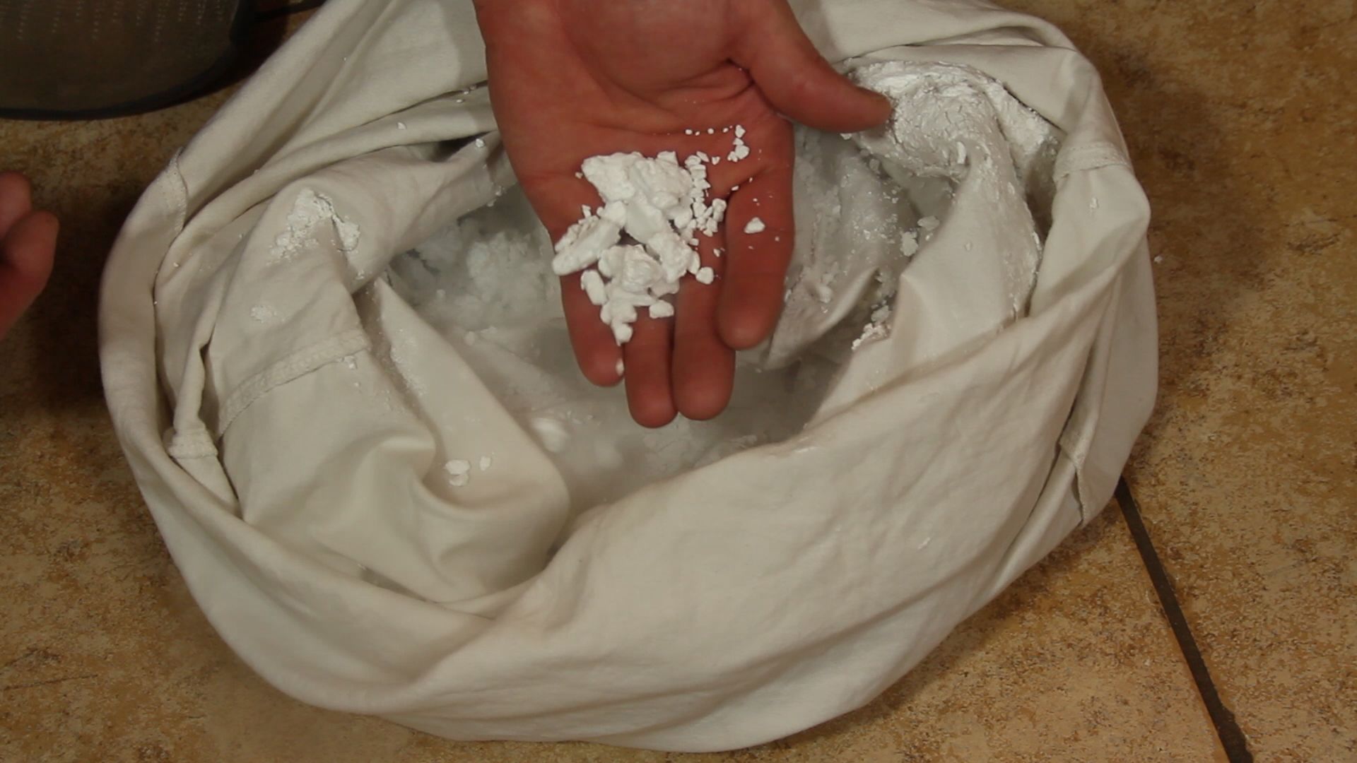 How to Make Dry Ice With a Fire Extinguisher! 5 Steps (with