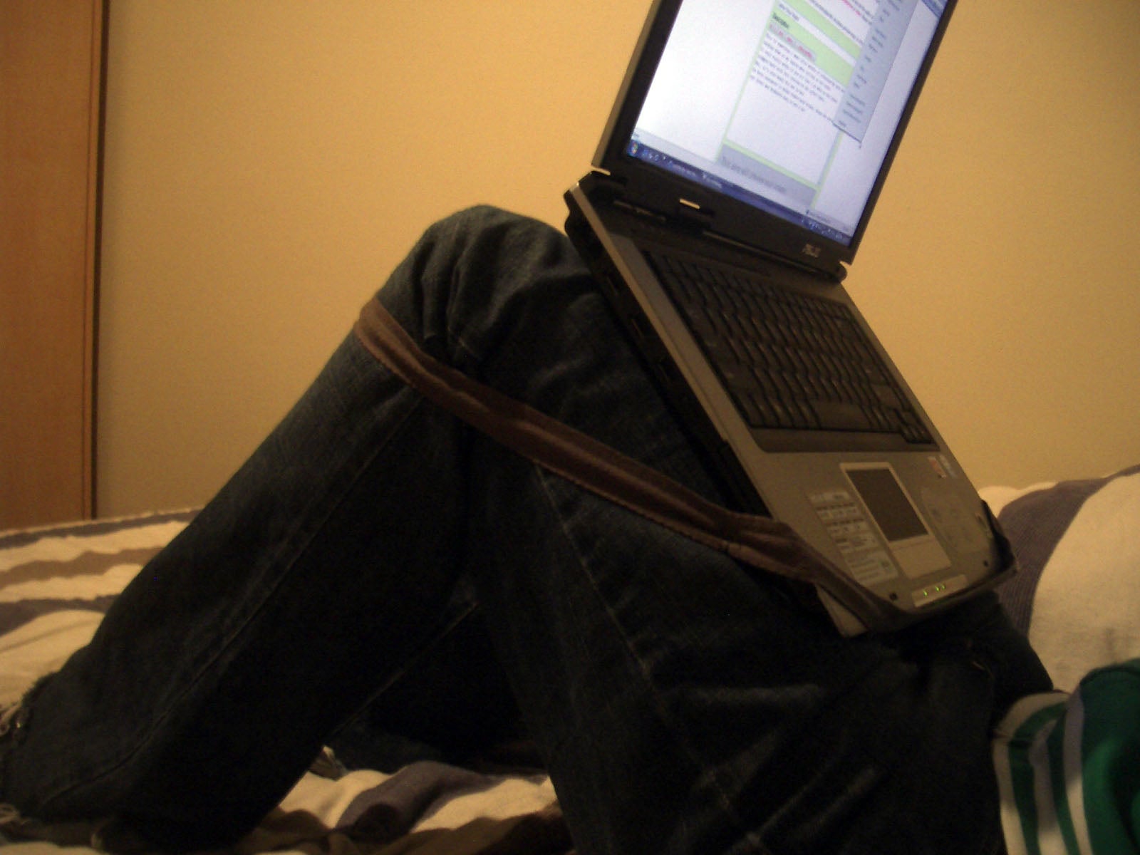 Laptop Strap Support for Couch or Bed 5 Steps Instructables