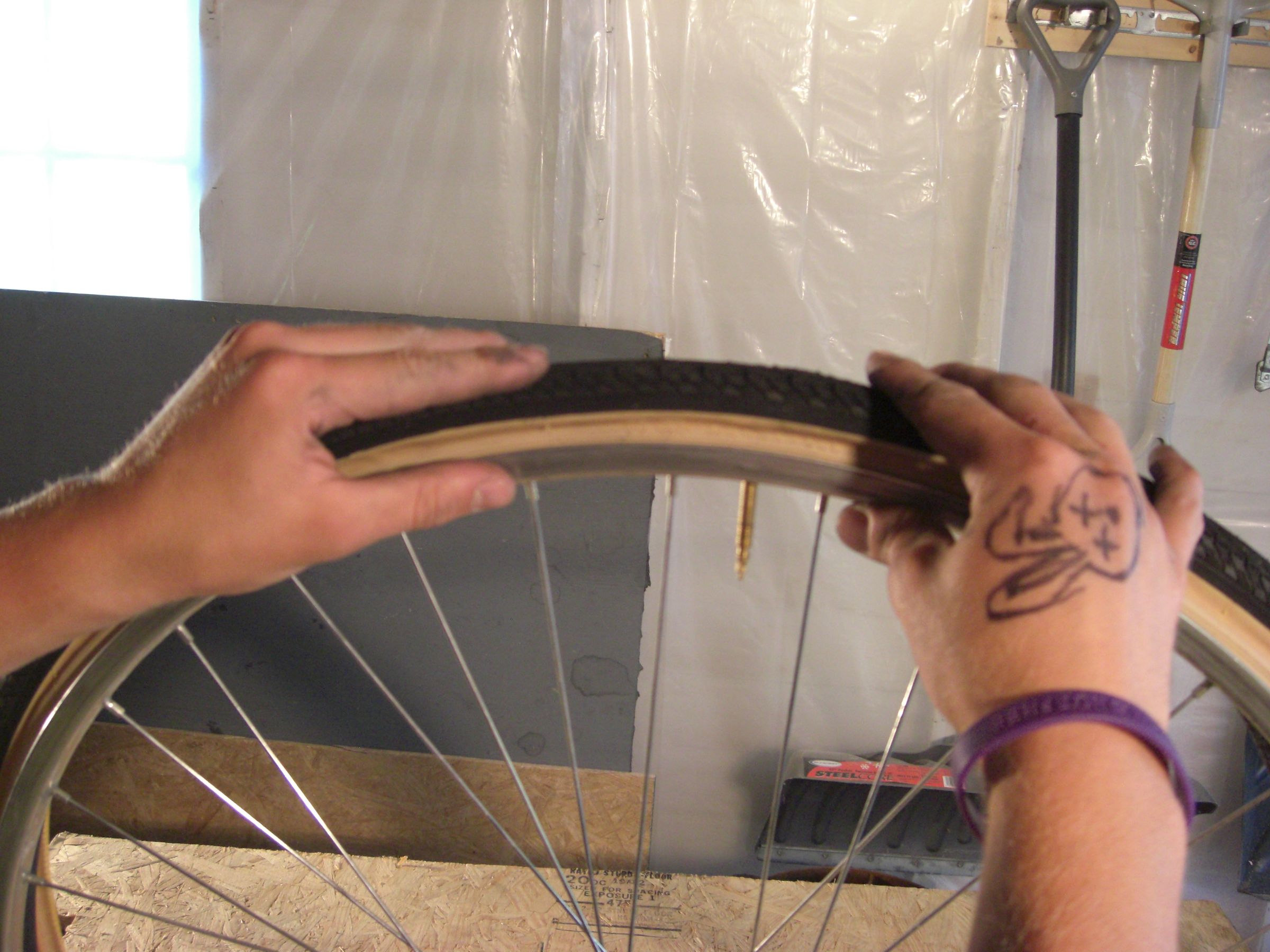 Replacing Bike Tire and Tube on a Road Bike 5 Steps Instructables