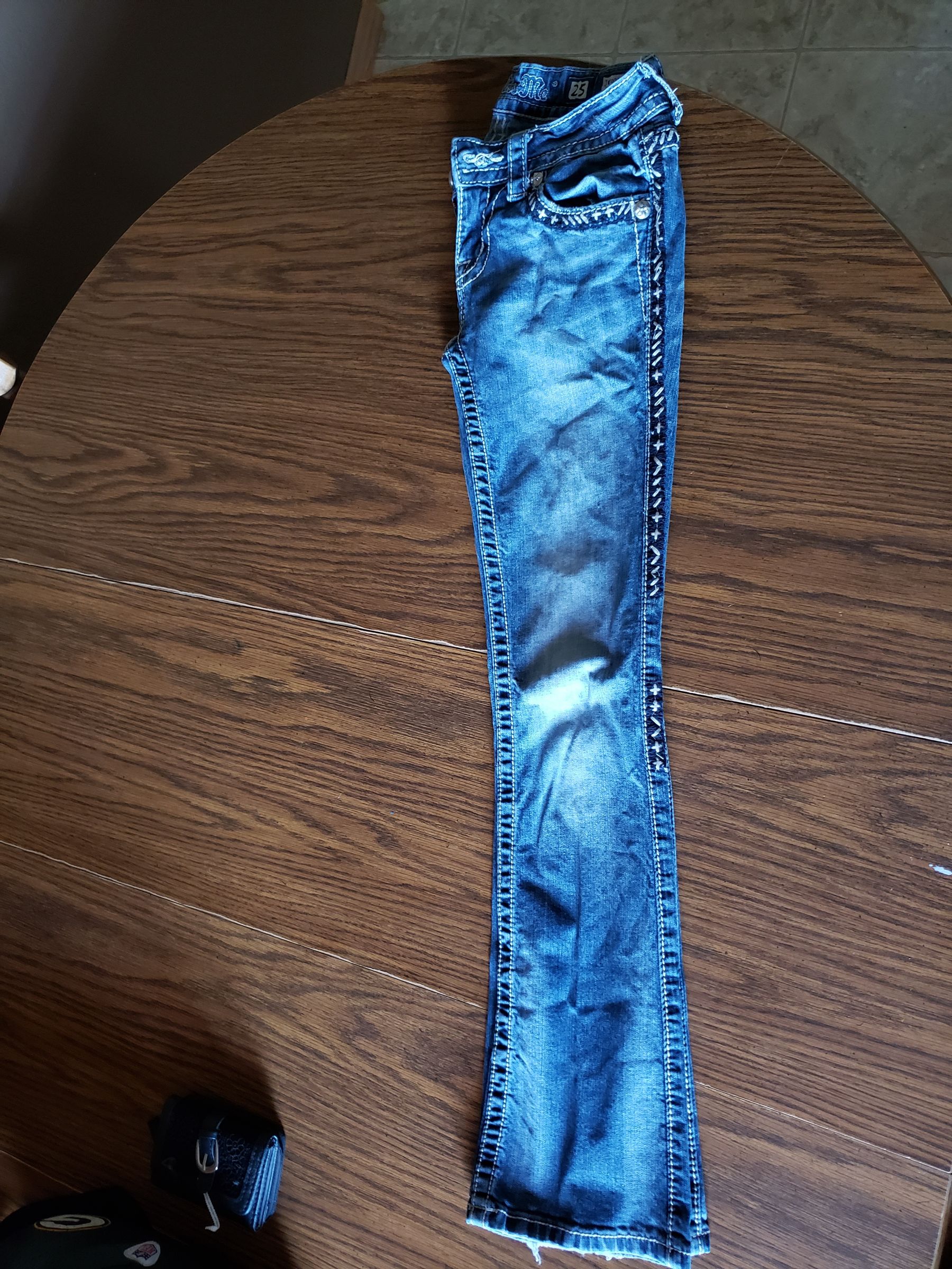 How to Fold Jeans in Retail 7 Steps Instructables