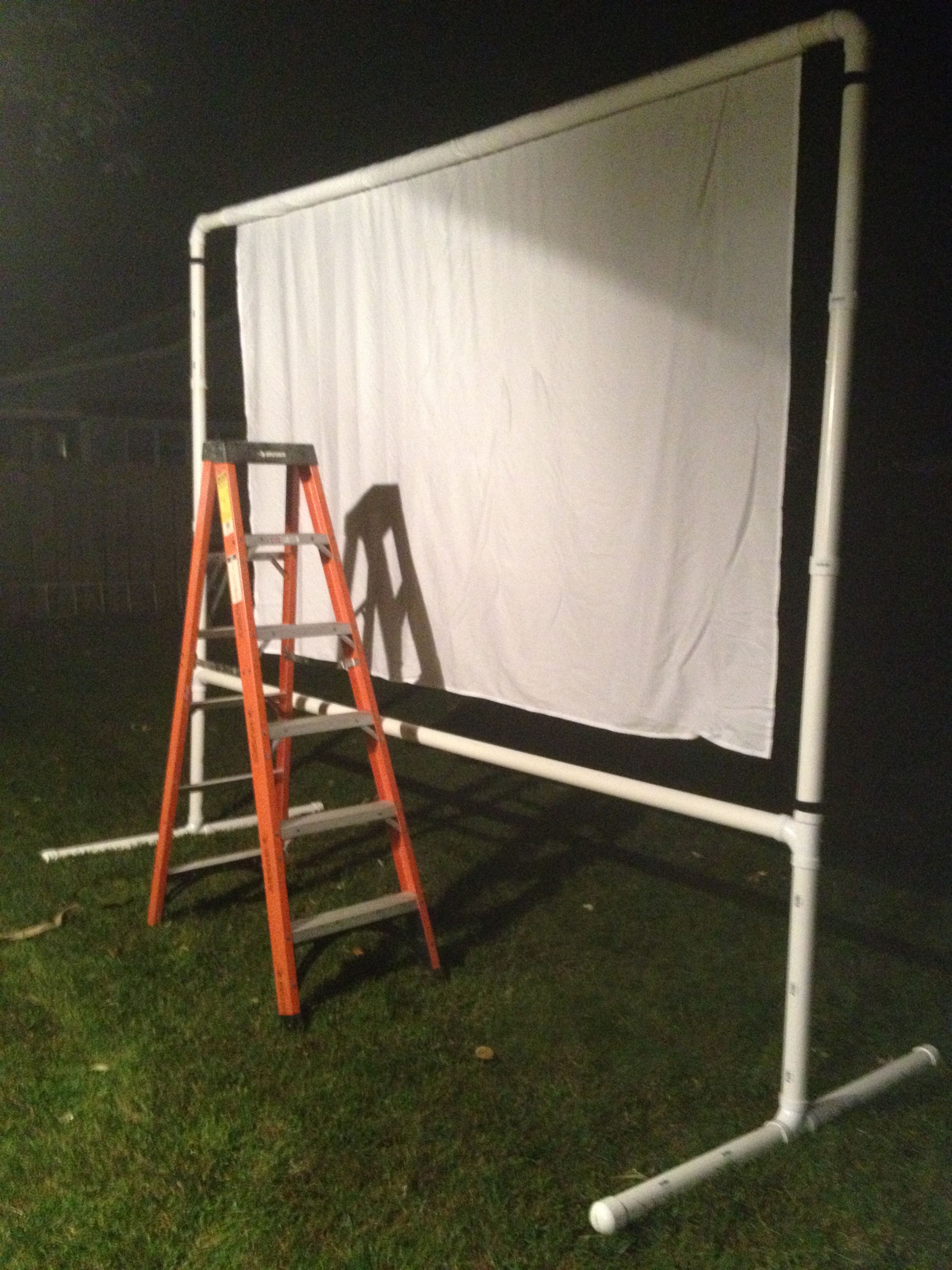 Outdoor Projector Screen on a Budget 6 Steps (with Pictures