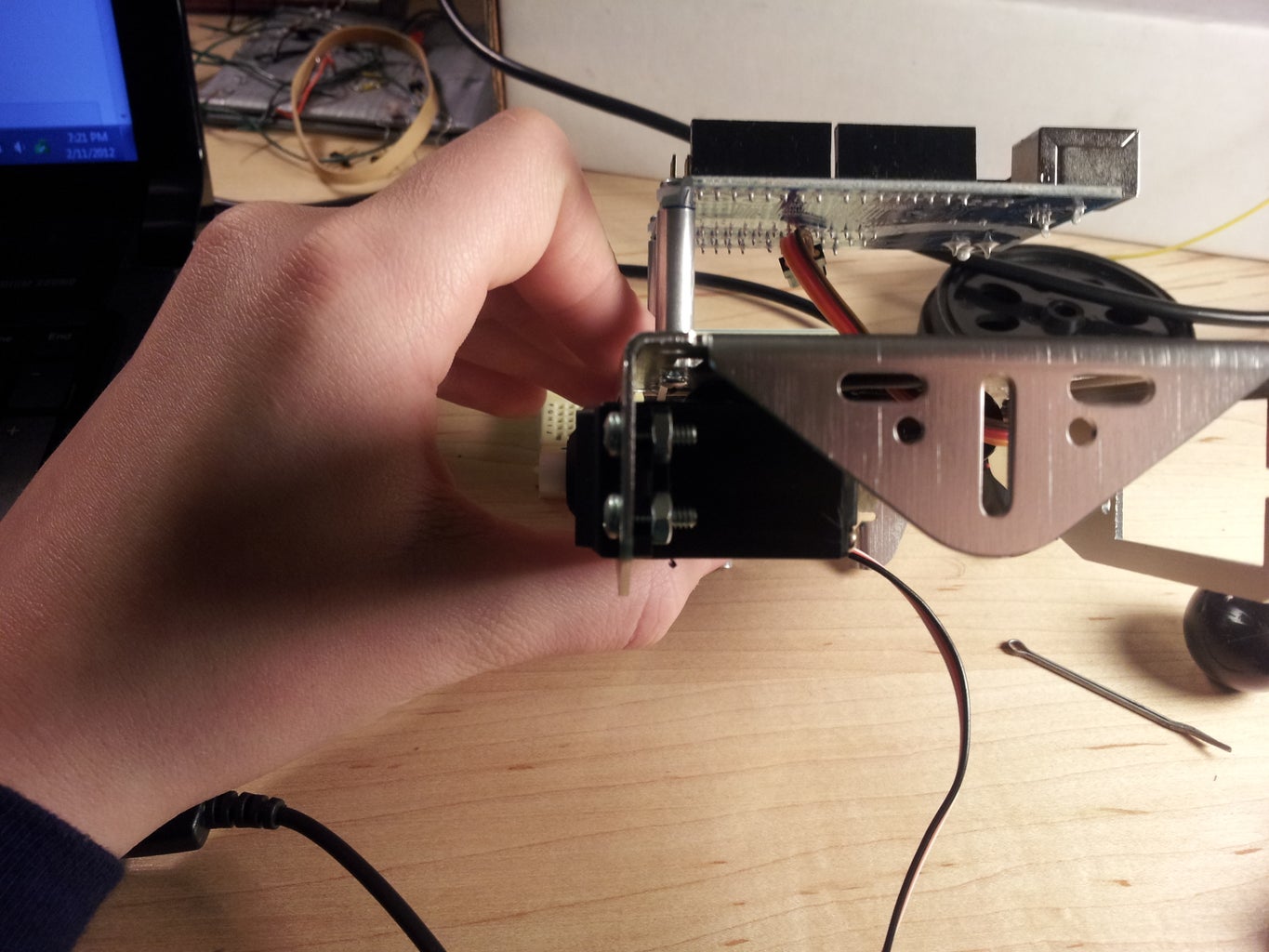 How to Make an Obstacle Avoiding Arduino Robot : 10 Steps (with ...