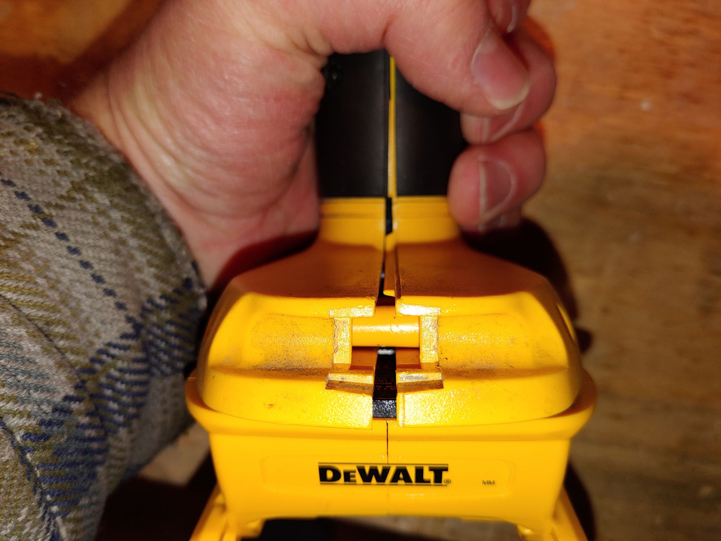 Dewalt 14v Drill With 20v Battery 5 Steps Instructables