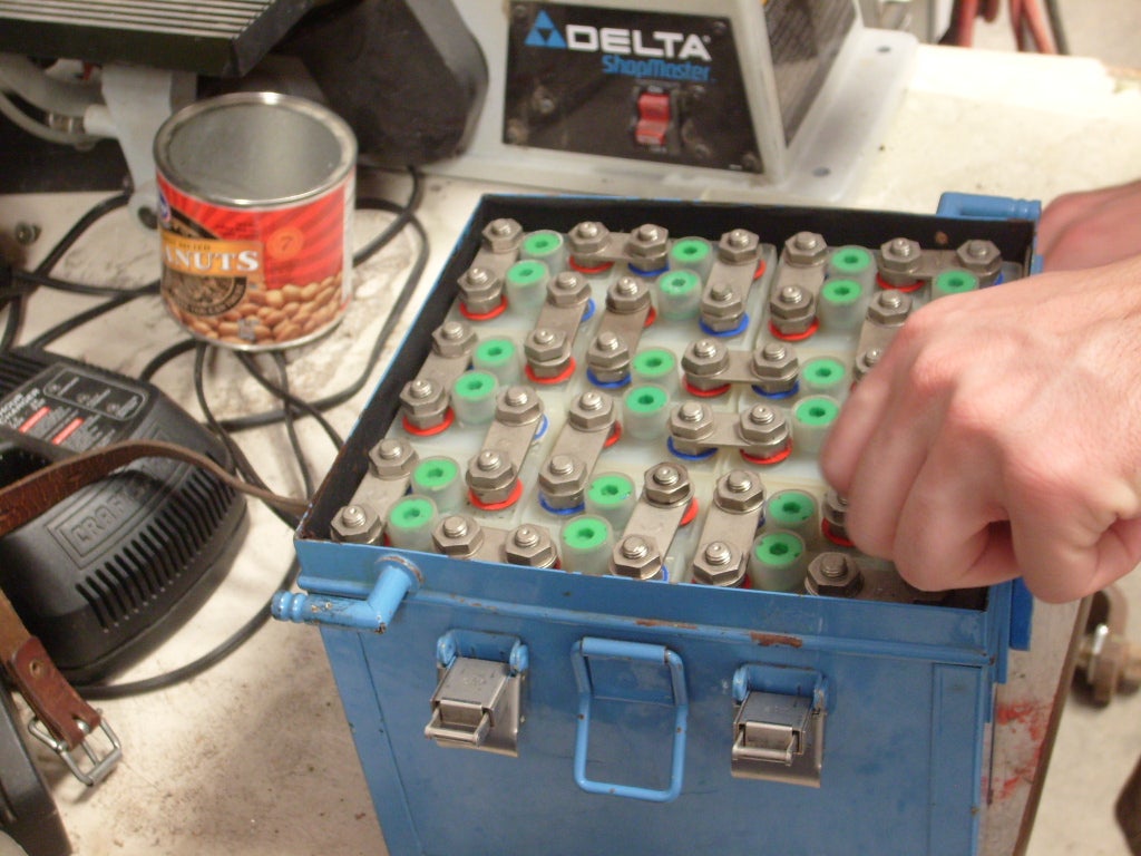 Replacing NiCad Aircraft Batteries With New Dry Cell Batteries! 10