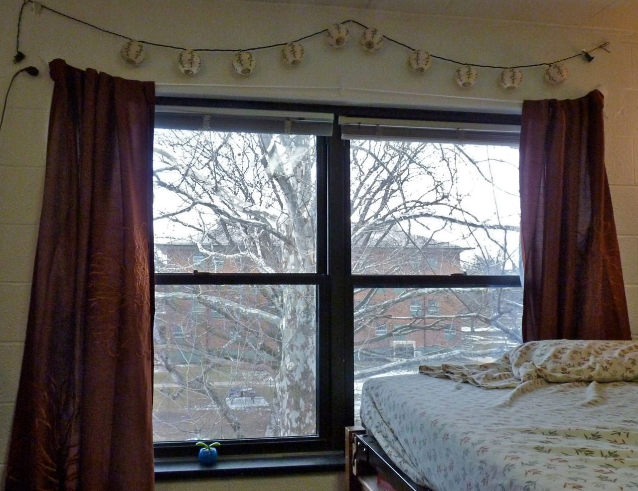 Dorm Room Curtains 4 Steps Instructables