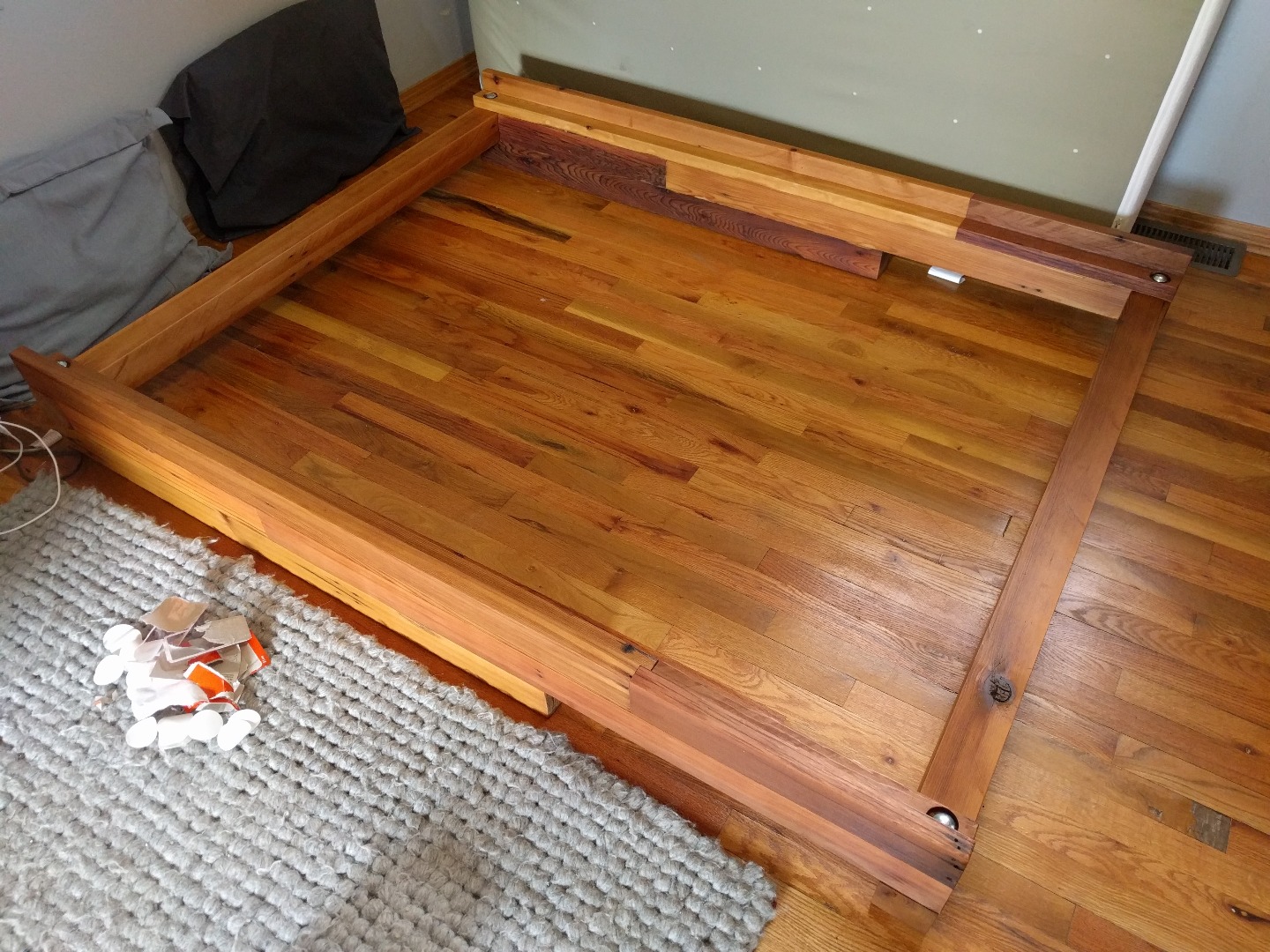 Reclaimed Cedar Fence Post Bed Frame 6 Steps (with Pictures