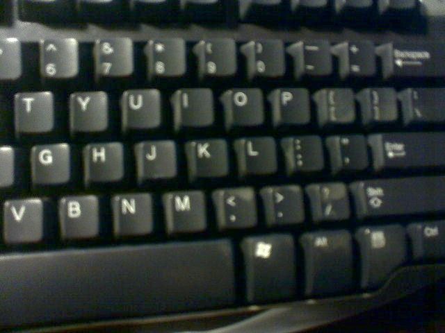 DIY guide for Cleaning your computer keyboard. with step-by-step instructions