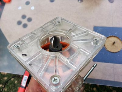 Cortar ojales en plexiglás