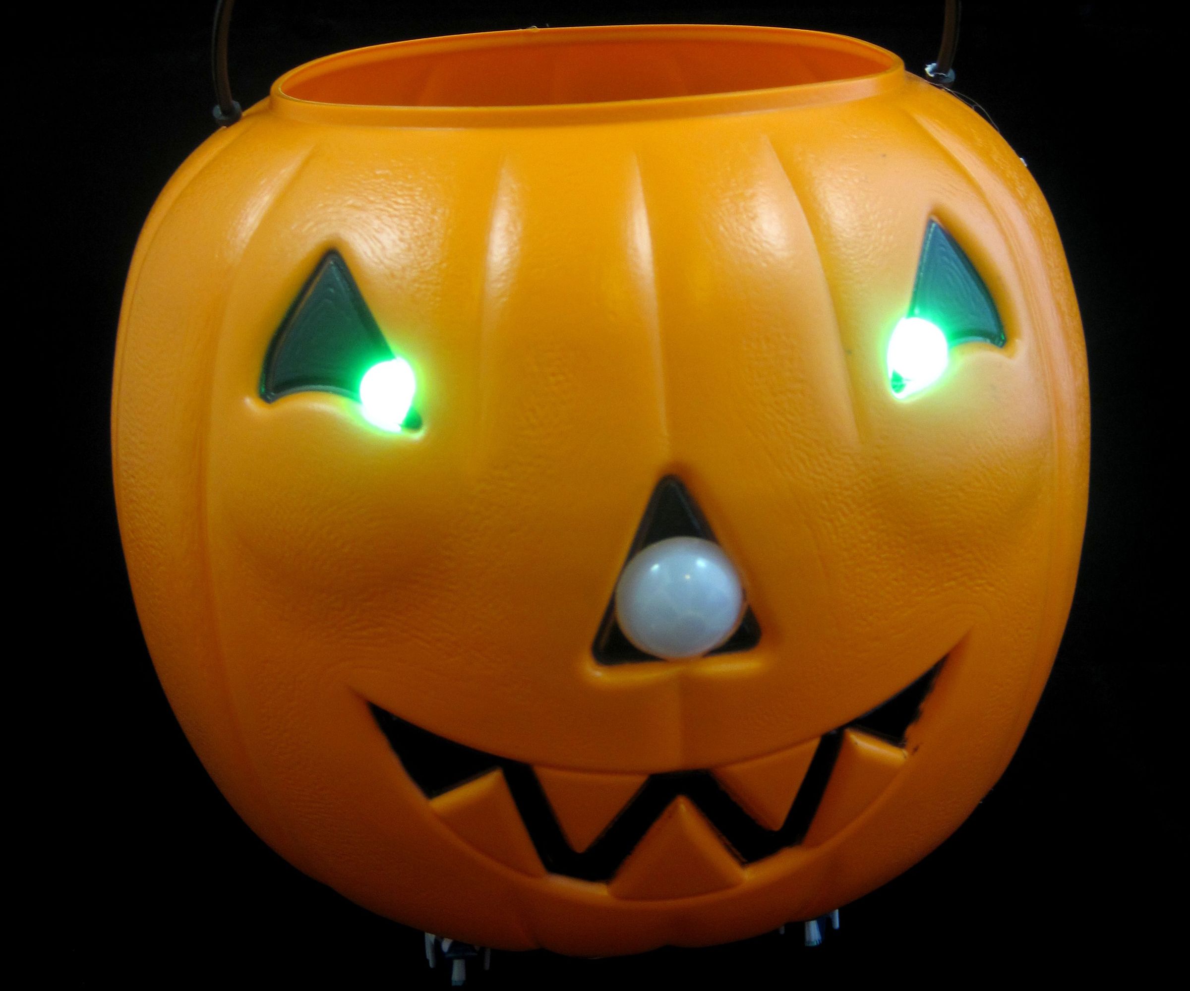 DIY guide for Motion-Activated PumpkinBot with step-by-step instructions