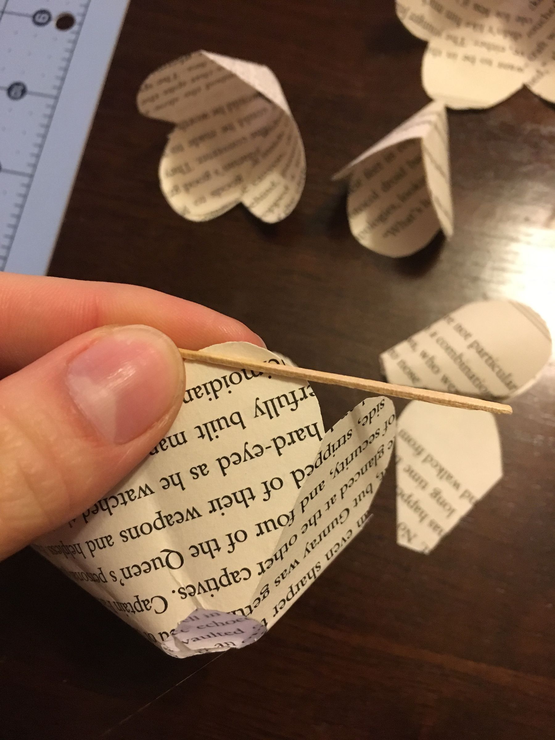 How to Make Book Page Flowers : 7 Steps (with Pictures) - Instructables