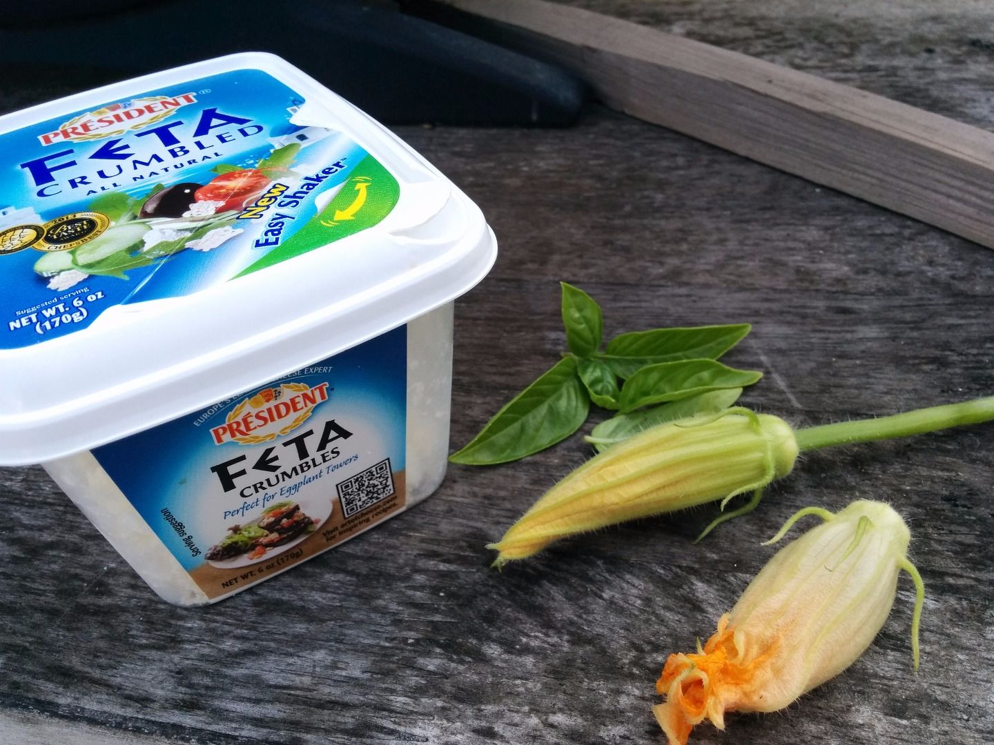 Fried Squash Blossoms Stuffed With Feta and Basil 4 Steps (with