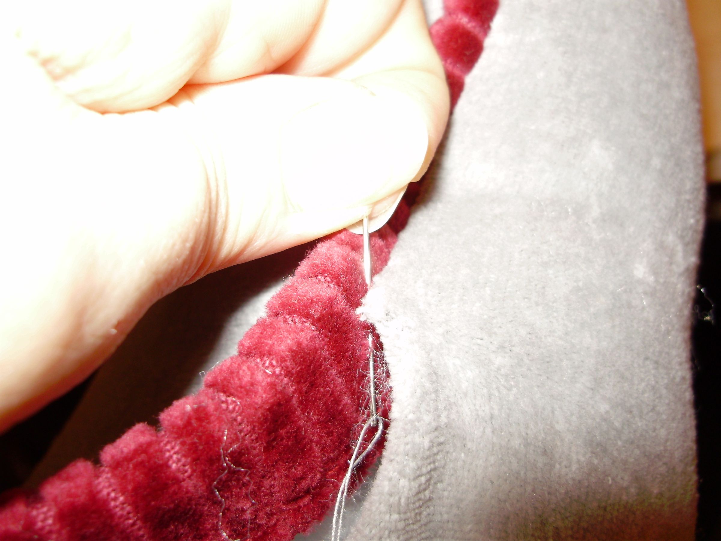How to Make a Pillow With Corded Trim 5 Steps (with Pictures
