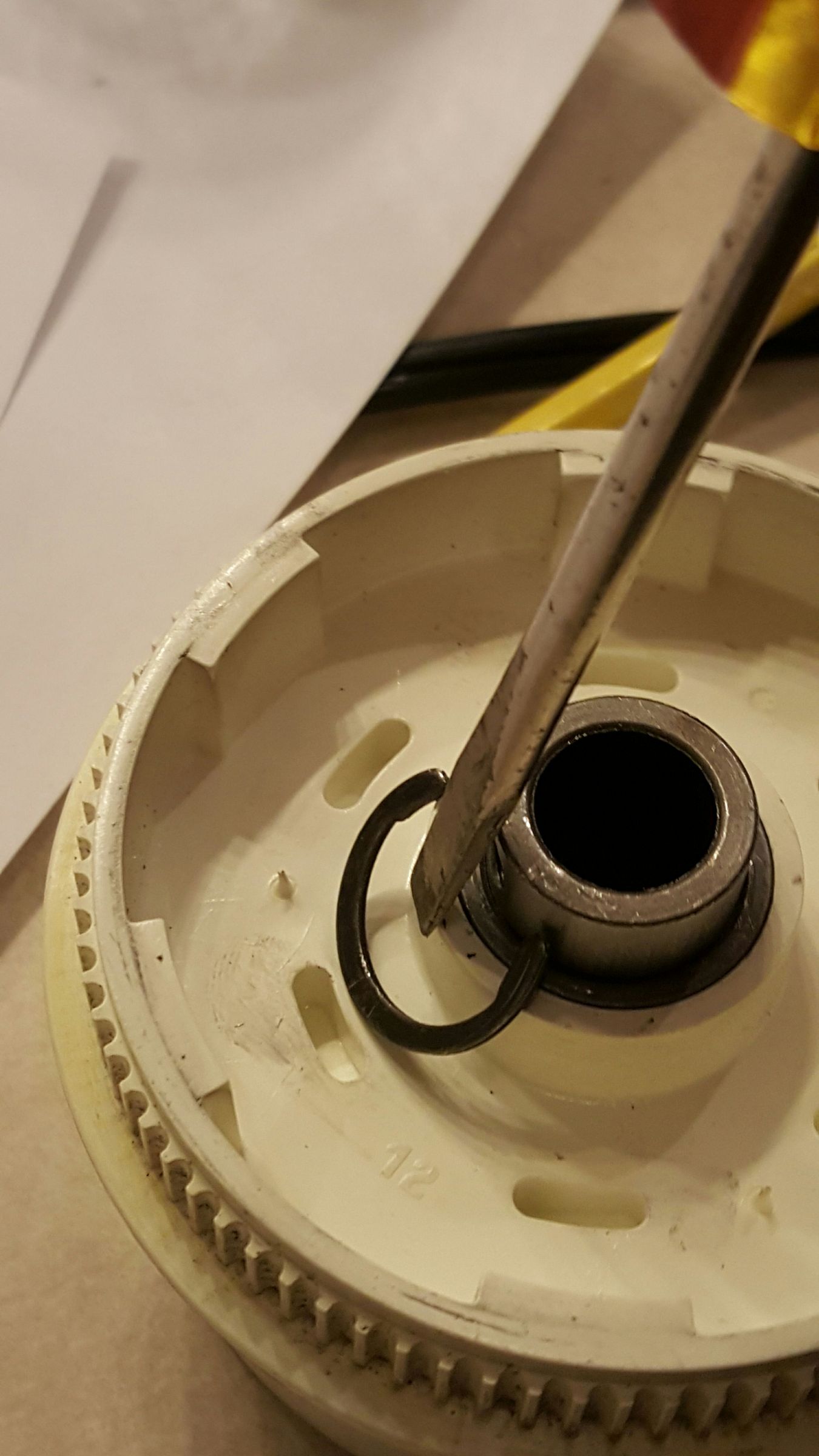 Repair a Broken Singer 57825C Handwheel Clutch Plate. 13 Steps (with Pictures) Instructables