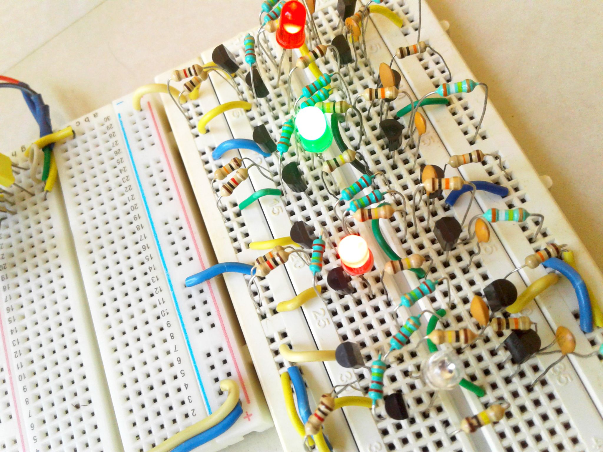 BCD Counter Using Discrete TRANSISTORS : 16 Steps - Instructables