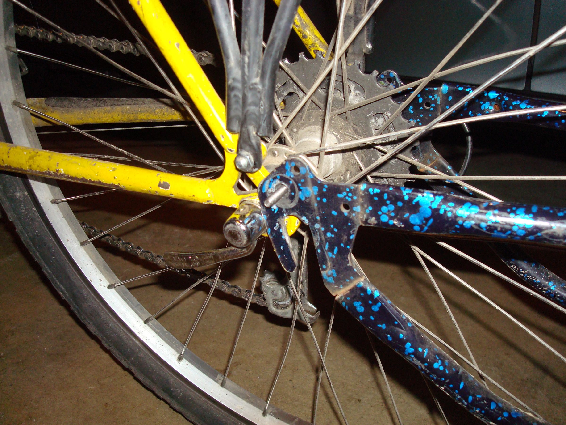 connecting bike trailer to bike