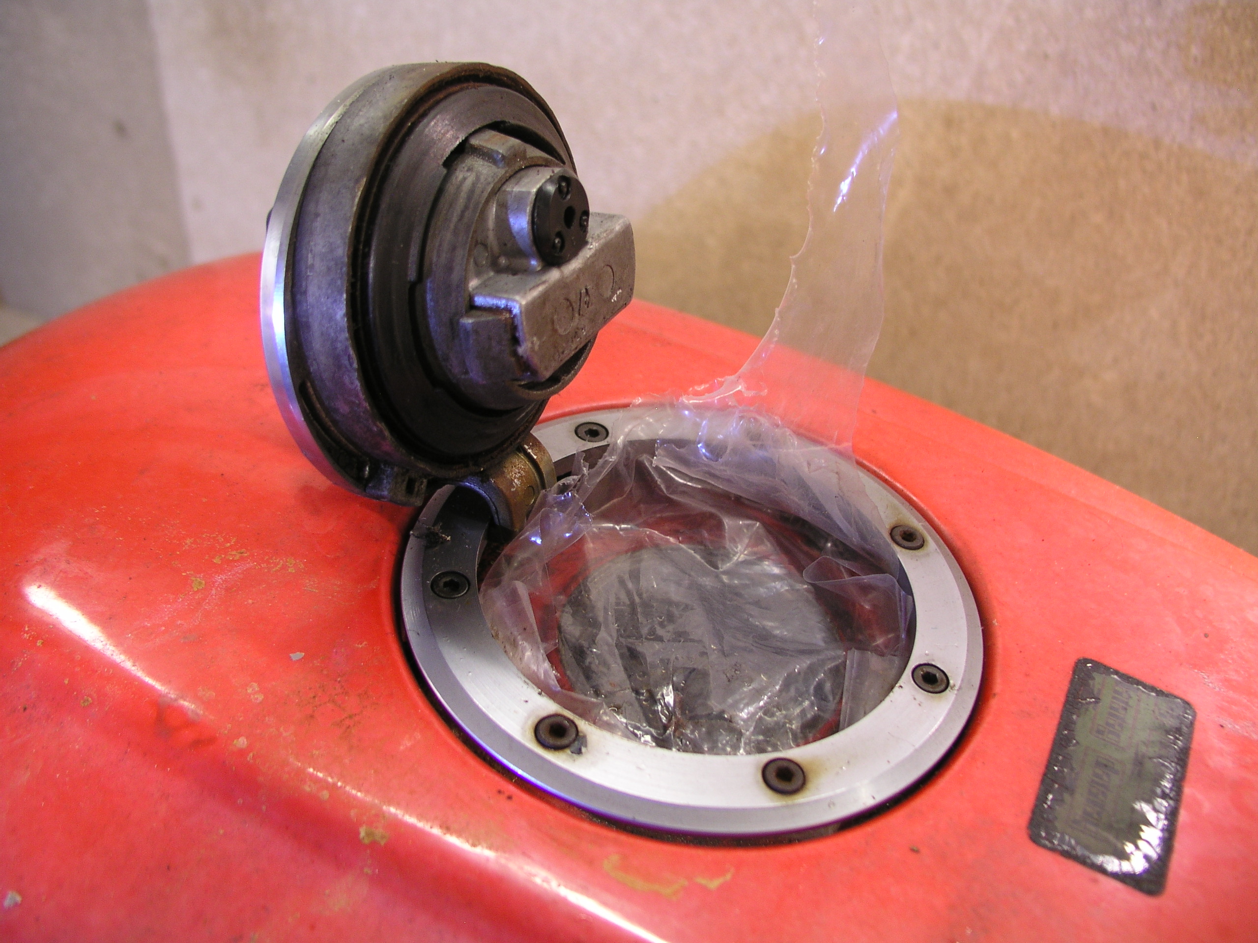 Electrolysis Rust Removal Motorbike Fuel Tank 6 Steps (with