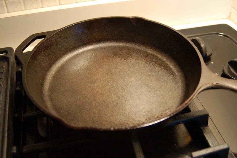 Reseason Your Cast Iron Skillet 3 Steps Instructables