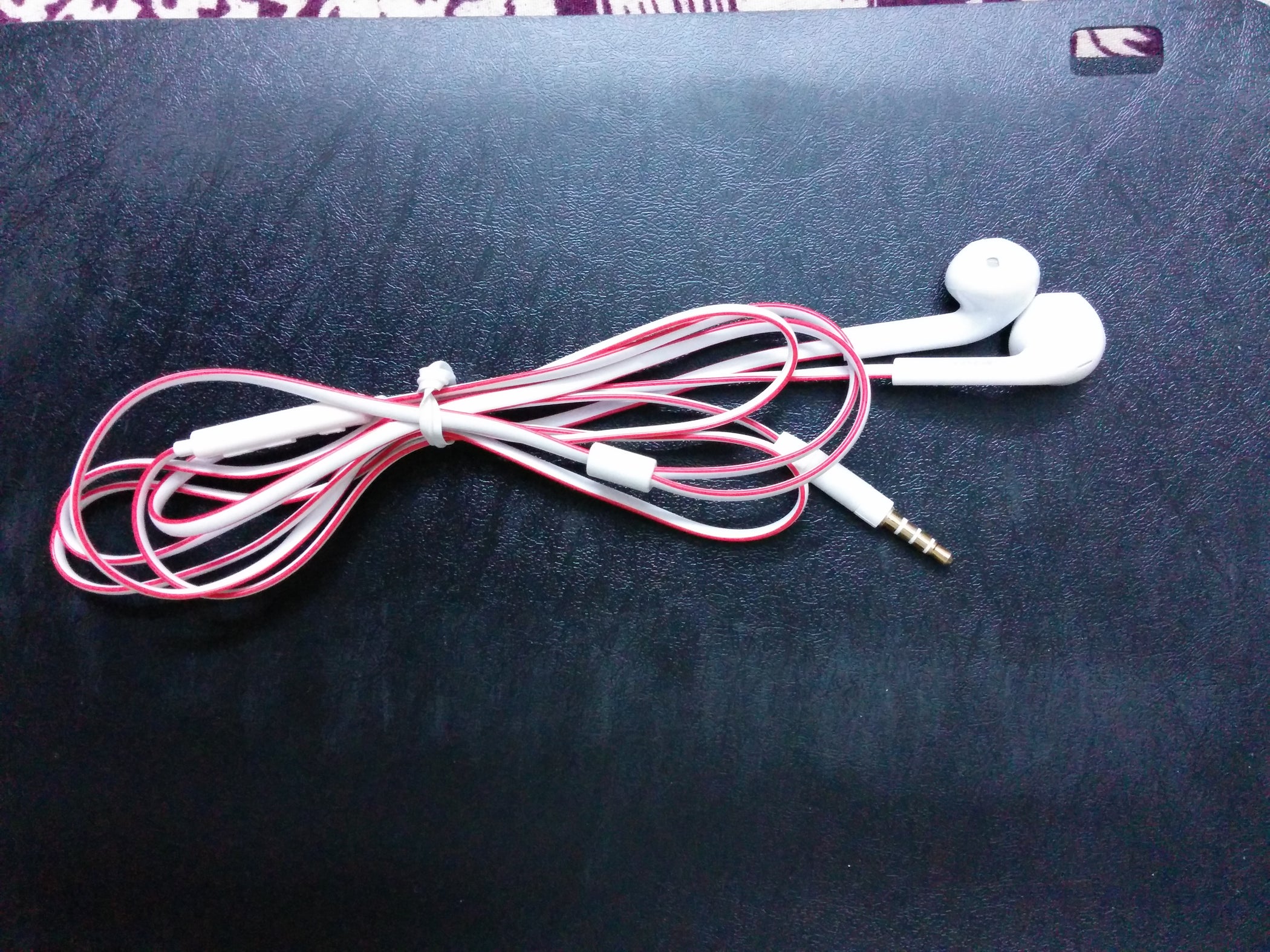 Wear Ear Buds the RIGHT Way!!! 4 Steps Instructables