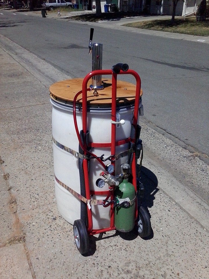 Portable Keg Cooler (a.k.a. R2Beer2) 9 Steps (with Pictures