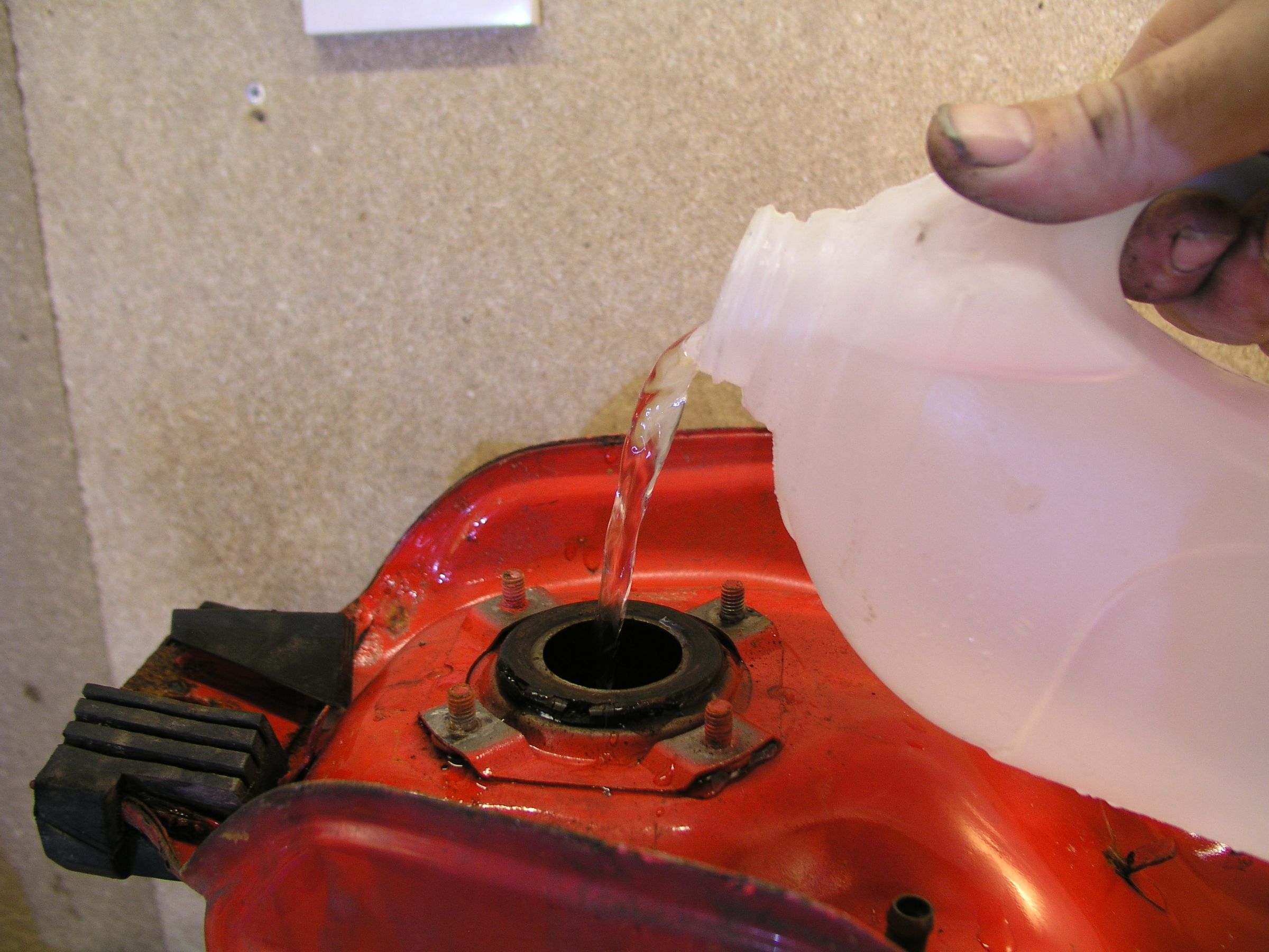 Electrolysis Rust Removal Motorbike Fuel Tank 6 Steps (with