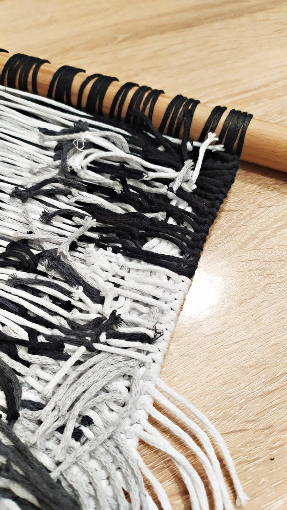 How to Make a Macrame Portrait Wall Hanging : 12 Steps (with Pictures