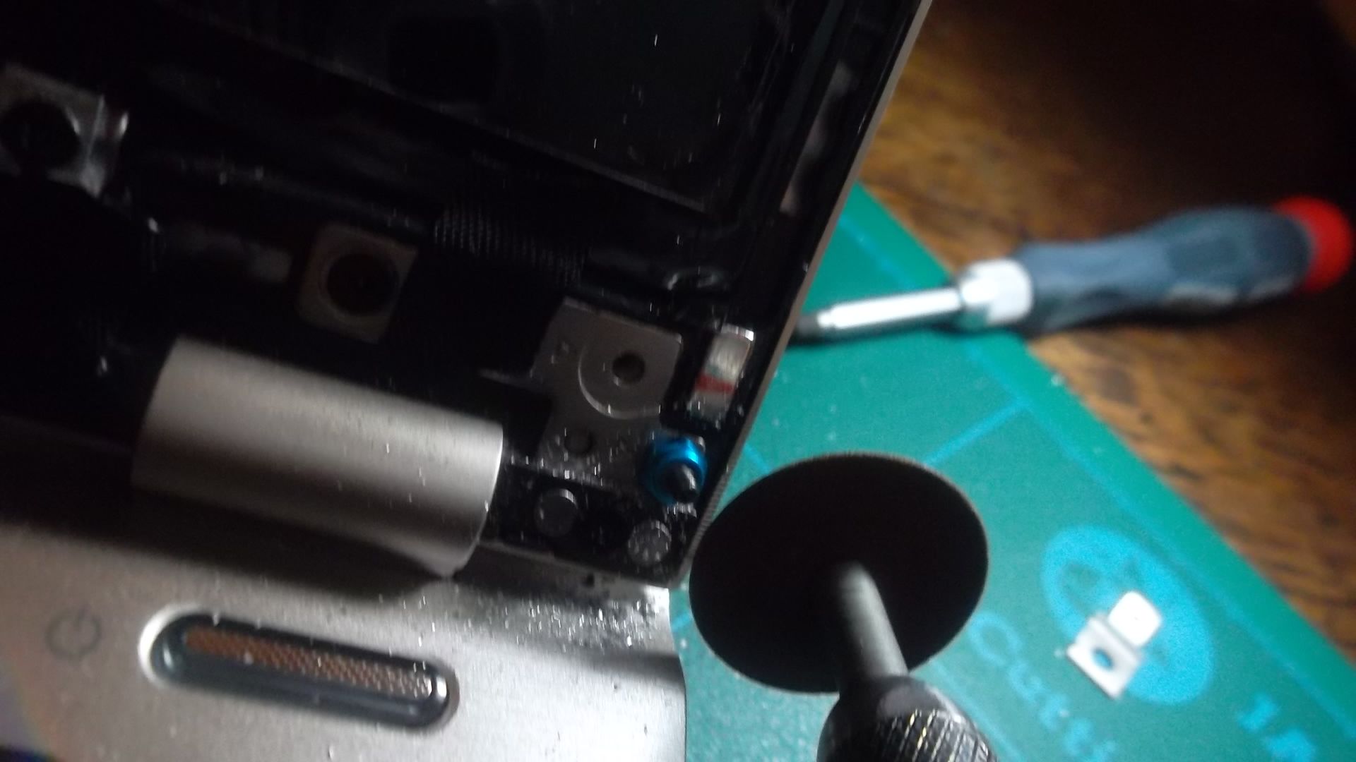 Repair Broken Hinges/case of Asus U46EBAL5 Laptop 8 Steps