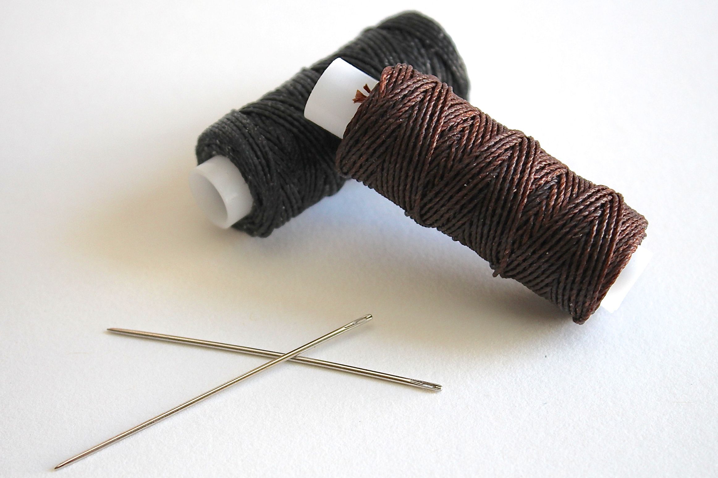How to Thread a Leather Needle 5 Steps (with Pictures) Instructables