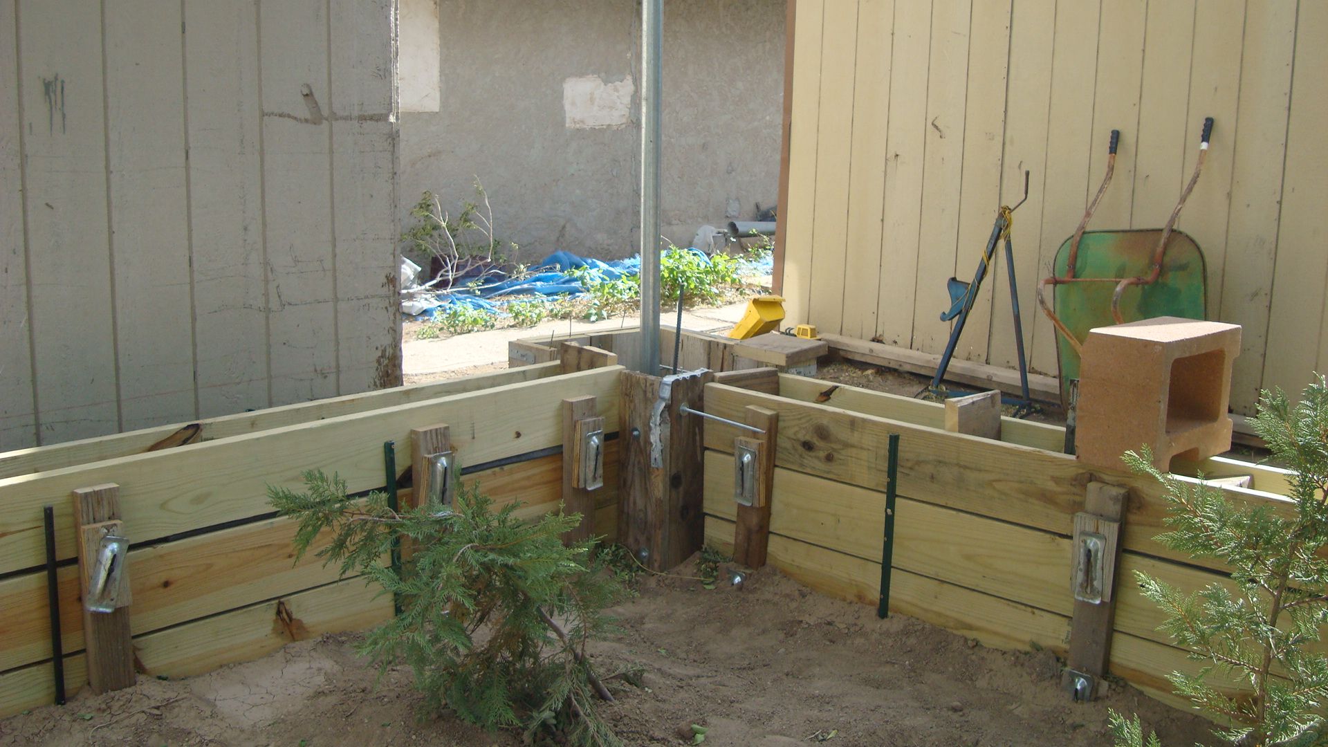 Retaining Wall and Footer/ Pouring Concrete Instructables