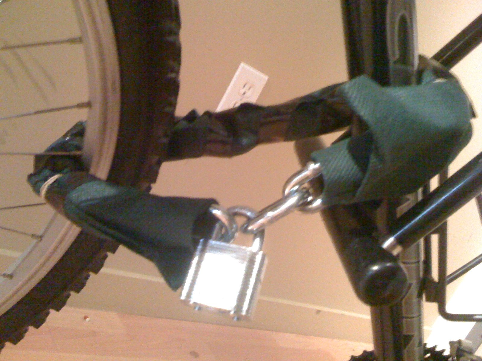 Super Easy Bike Chain Lock 4 Steps Instructables