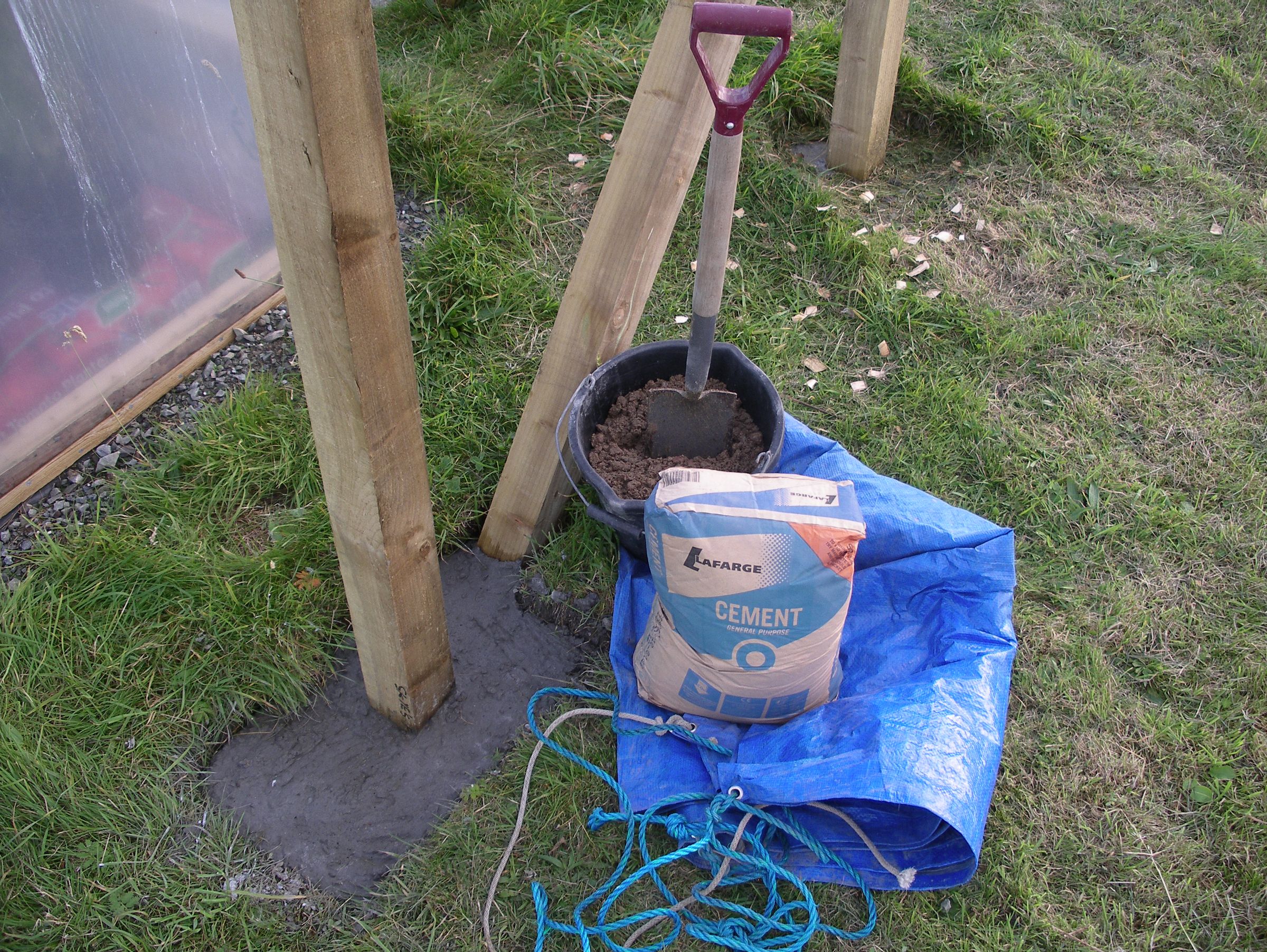 Easy SingleHanded Concrete Mixing With a Tarpaulin 5 Steps (with
