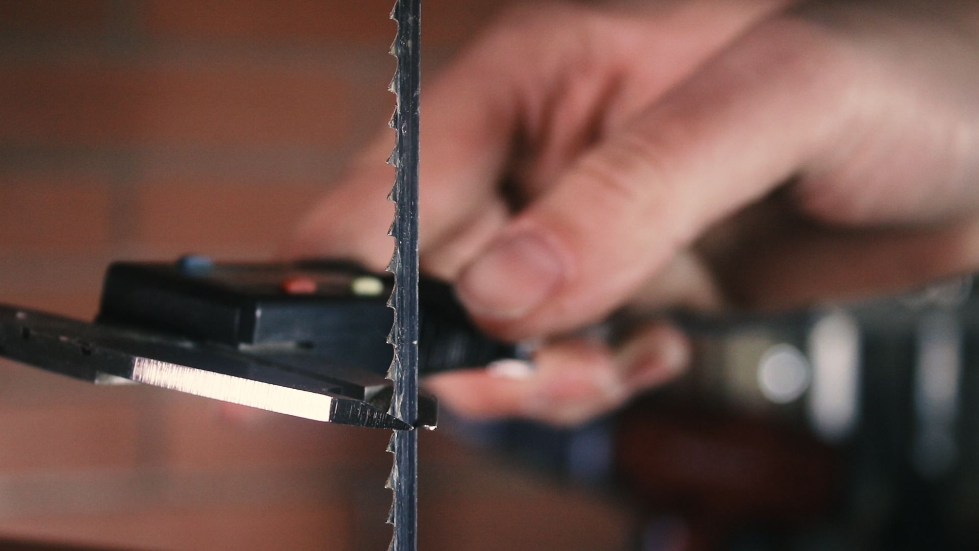 Adjust Bandsaw Blade Tension With a Guitar Tuner! 4 Steps (with