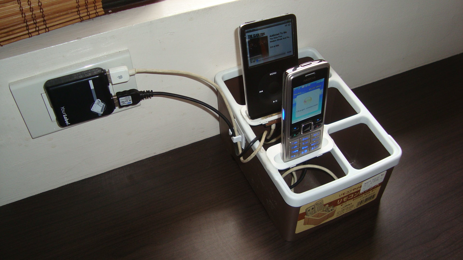 Dock Charger for IPods and Phones 3 Steps Instructables