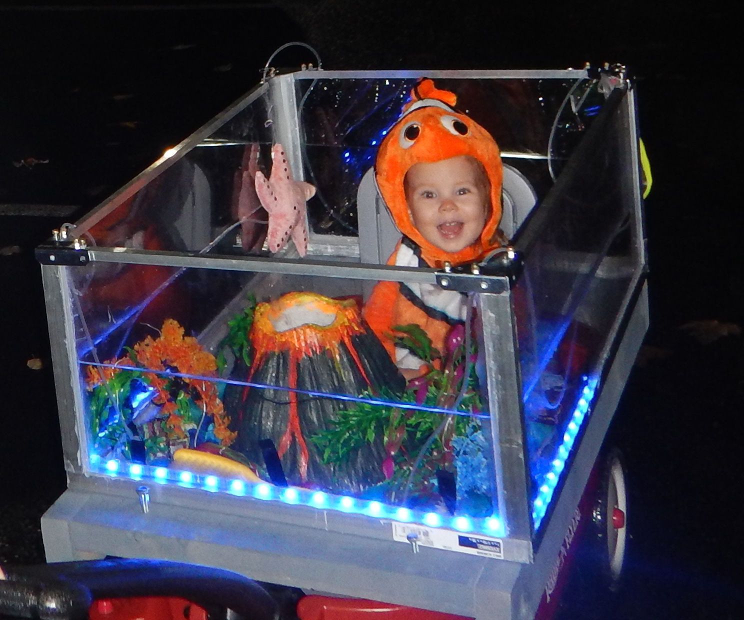 “Finding Nemo” Mobile Aquarium With Bubble Volcano & LEDs 33 Steps