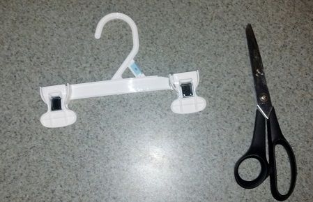 DIY guide for Clothes Hanger Chip Clip with step-by-step instructions
