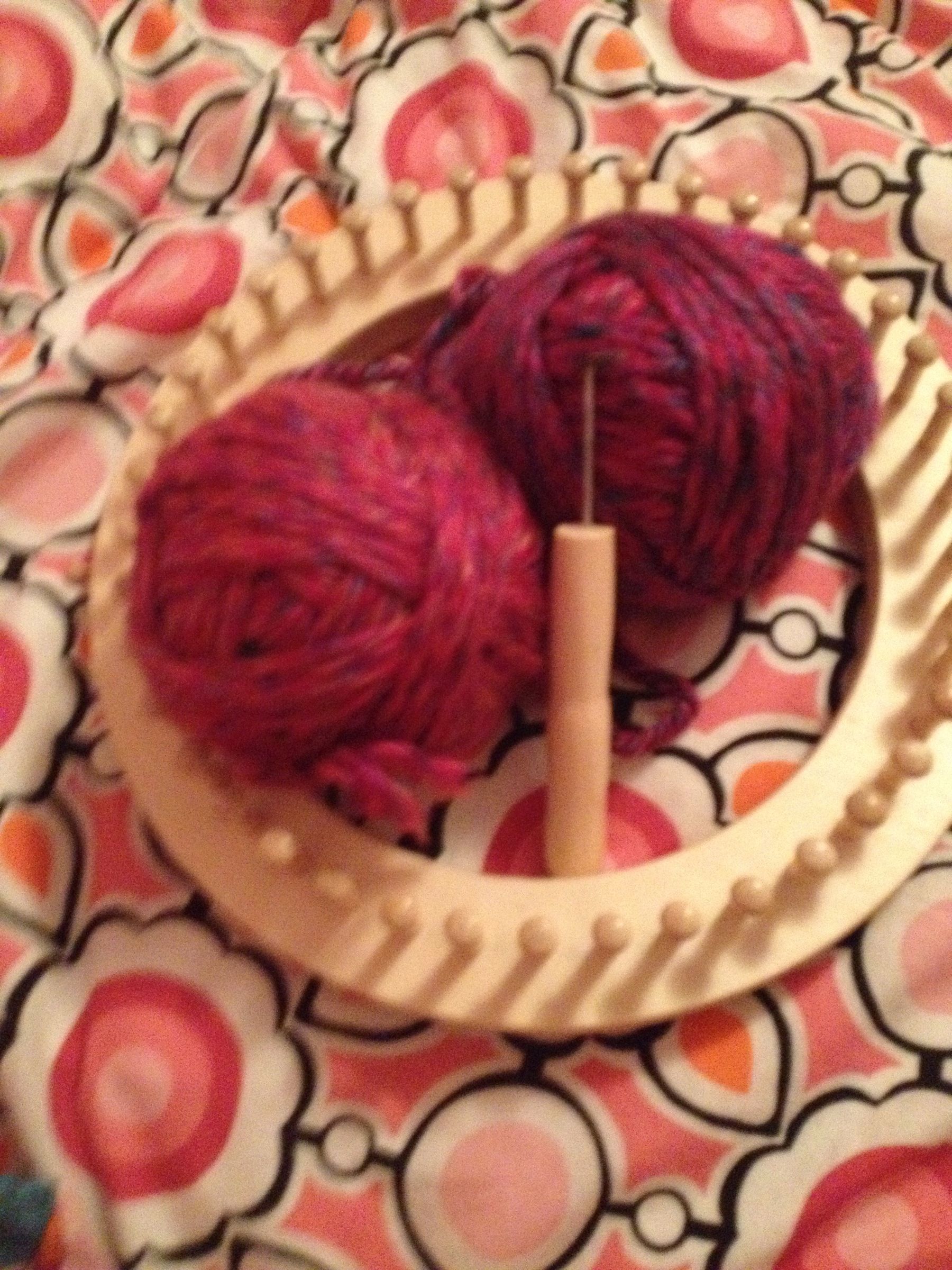 How to Use a Knitting Loom 4 Steps (with Pictures) Instructables