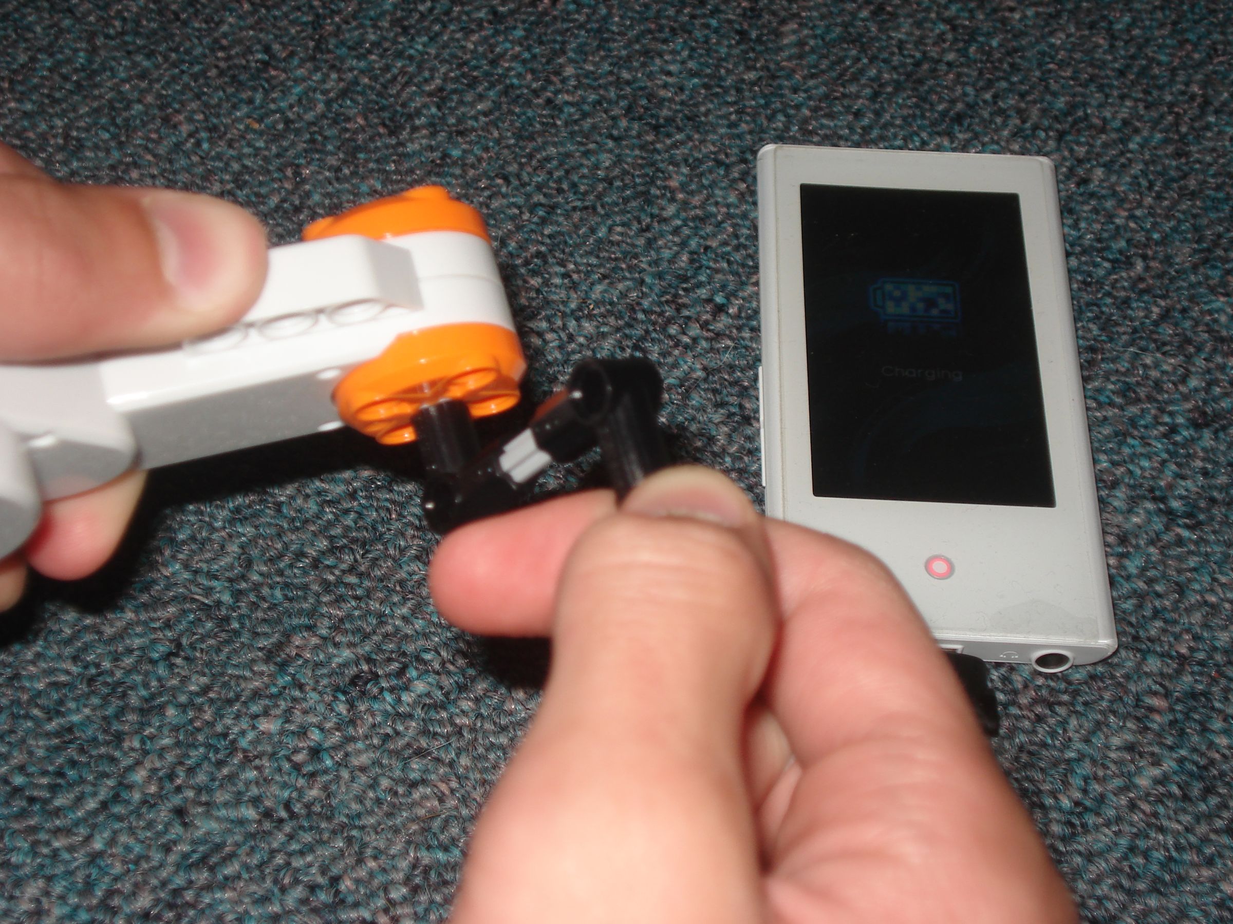 How to Charge Your Mp3 Player Using Lego Mindstroms NXT 8 Steps