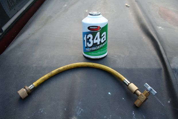 Adding Freon To Your Automobile S Air Condtioning System 5 Steps With Pictures Instructables
