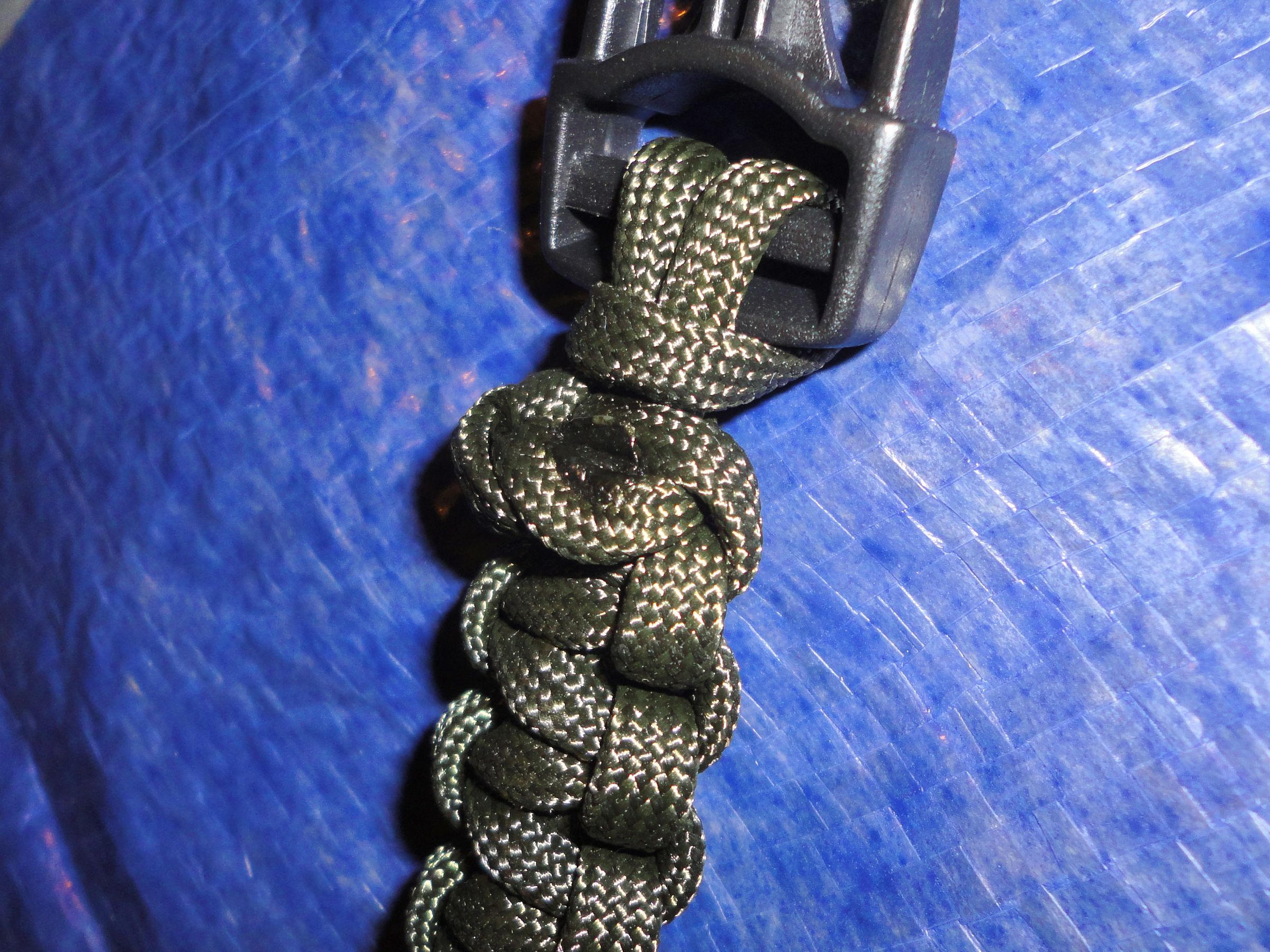 Super Easy Paracord Bracelet 6 Steps Instructables