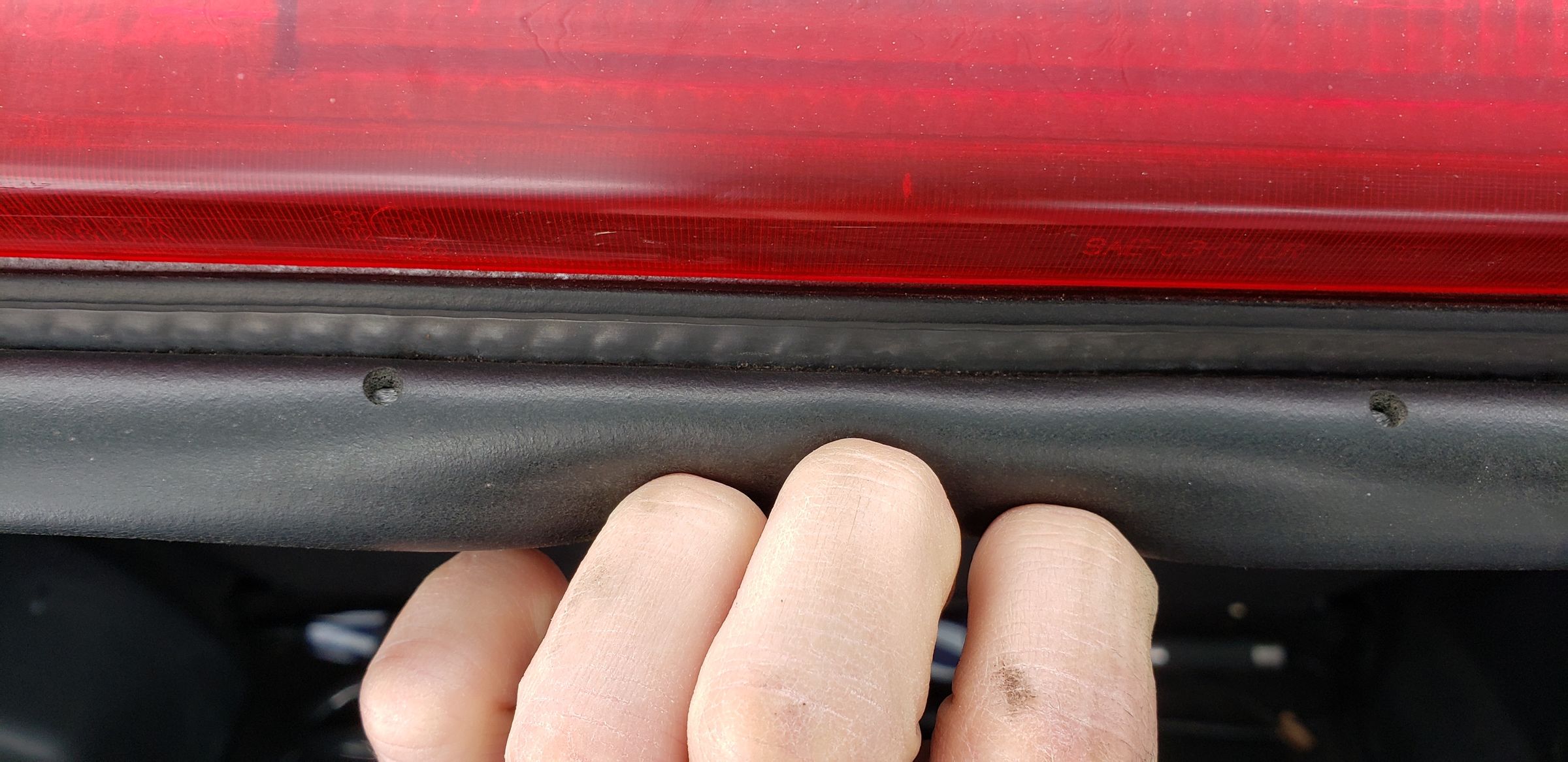 Repair Leaking Rear Window 20082012 Ford Escape 5 Steps Instructables